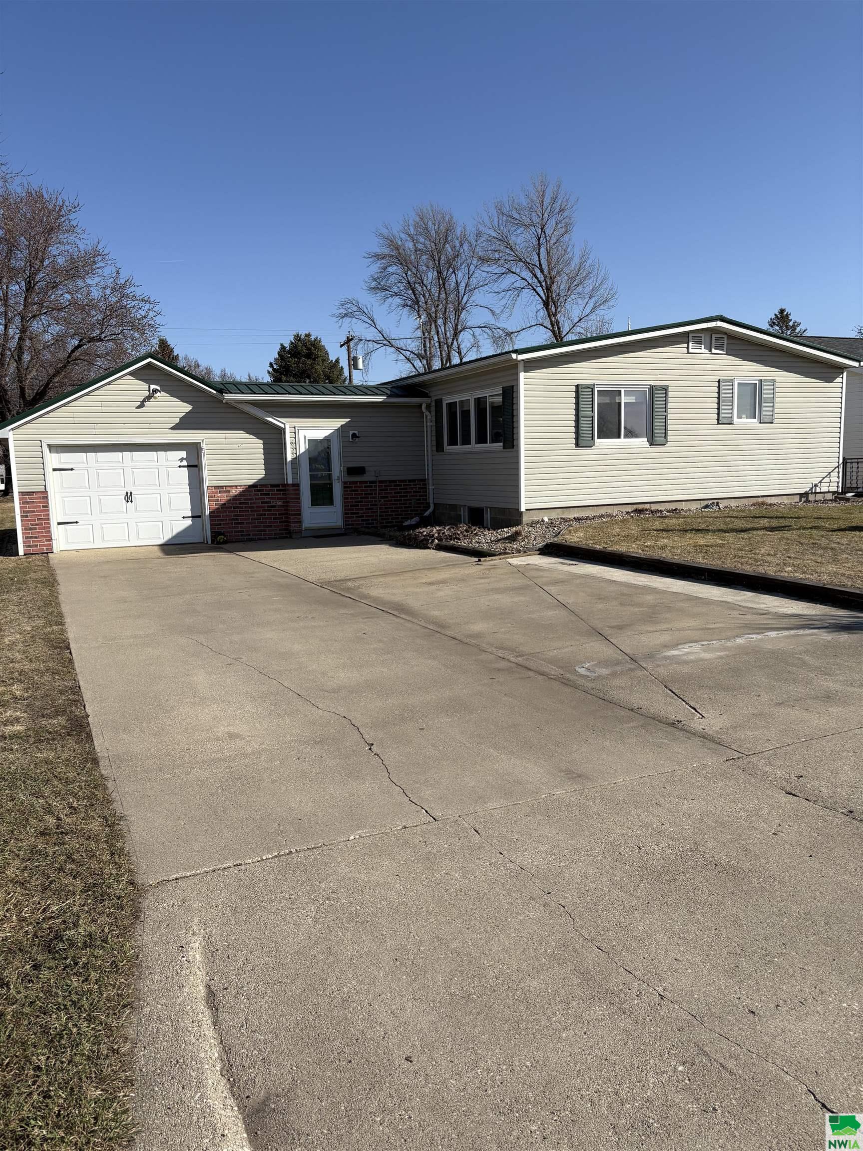 633 Iowa St						  						 , Granville						 , IA						  51022						  