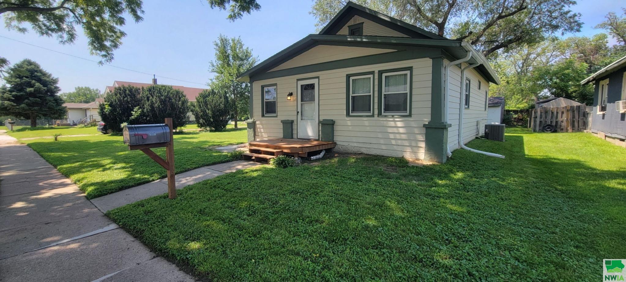 2017 Roosevelt, Sioux City, IA 51109 