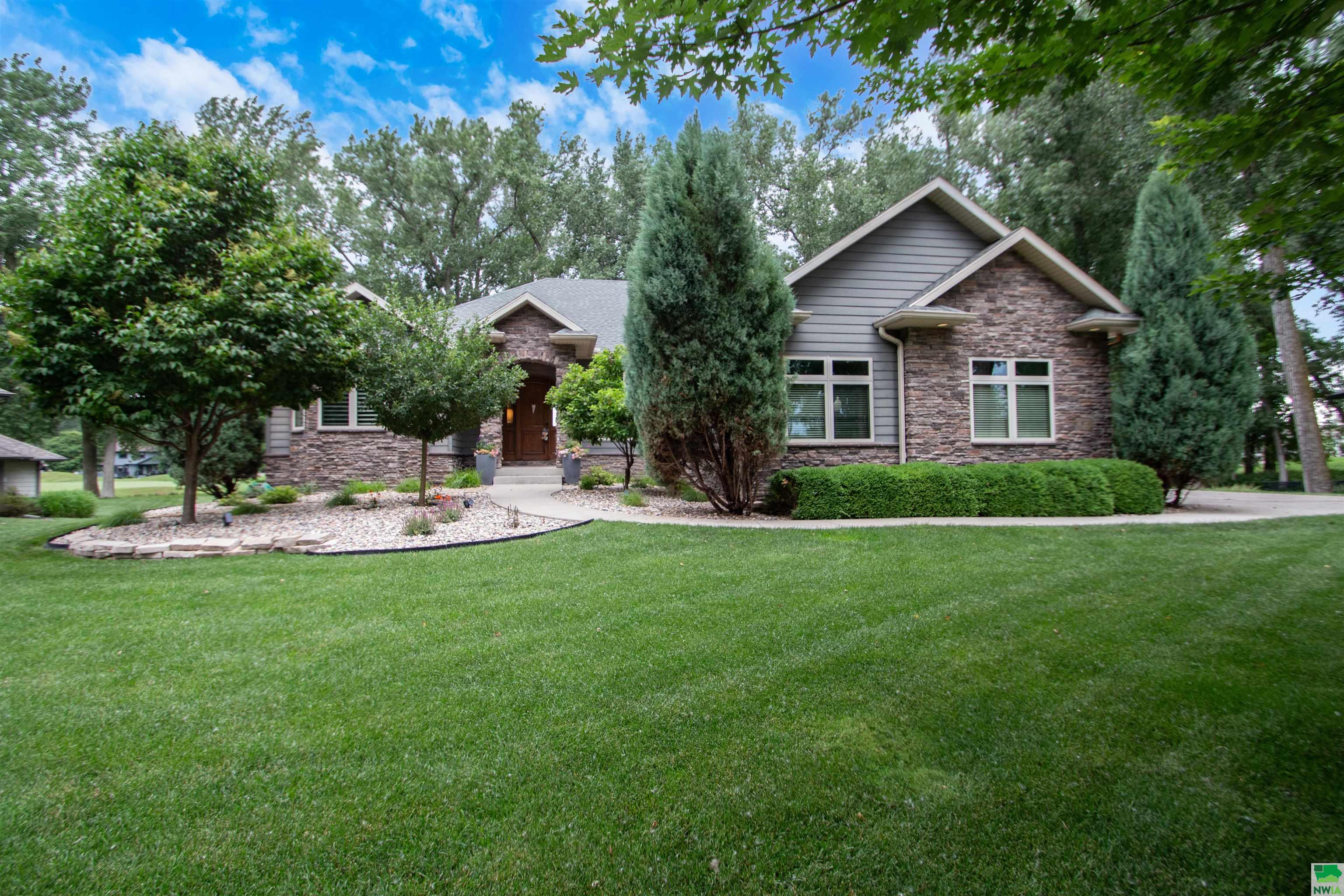 871 Sawgrass Trail E, Dakota Dunes, SD 57049 