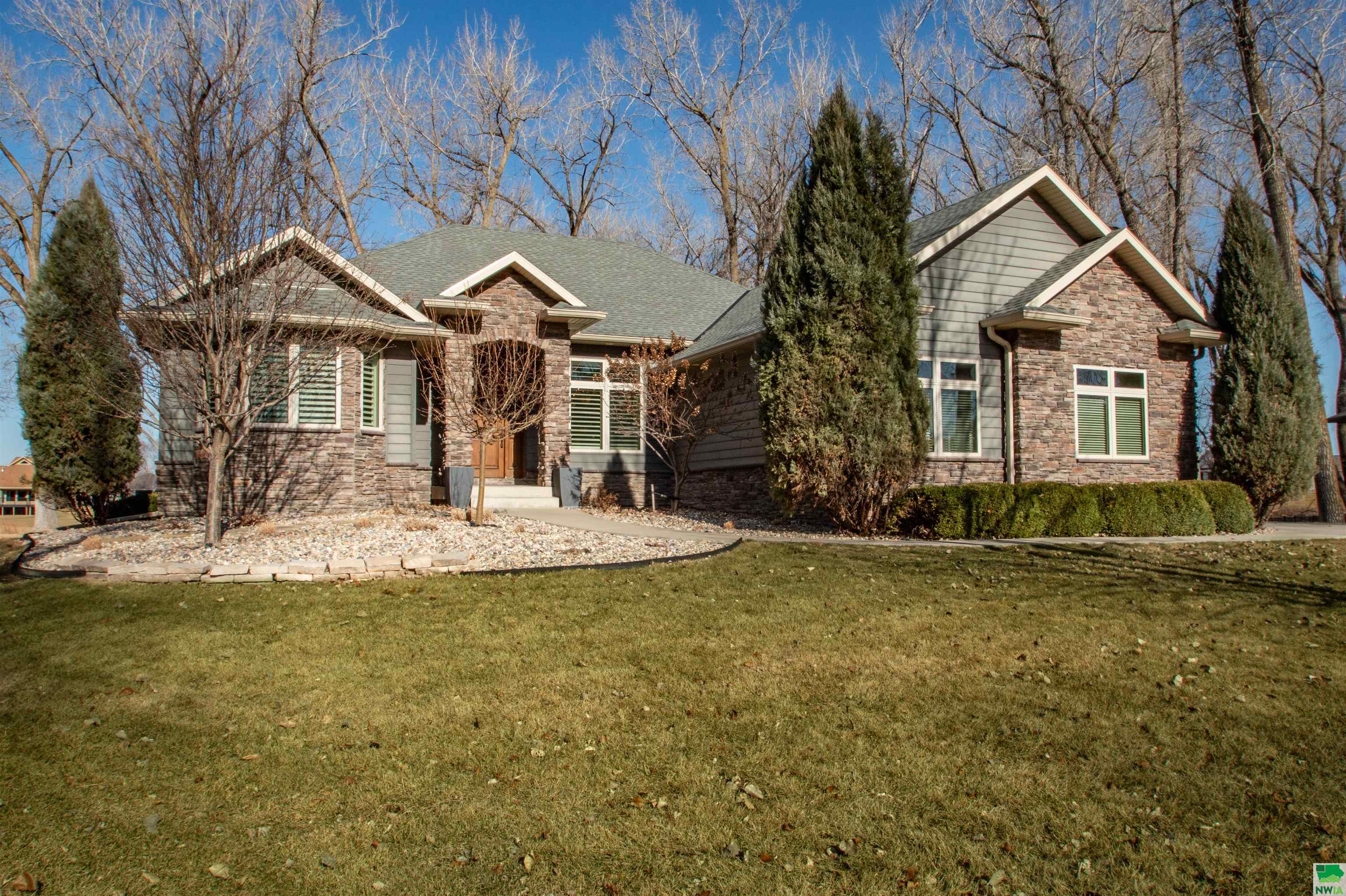871 Sawgrass Trail E, Dakota Dunes, SD 57049 