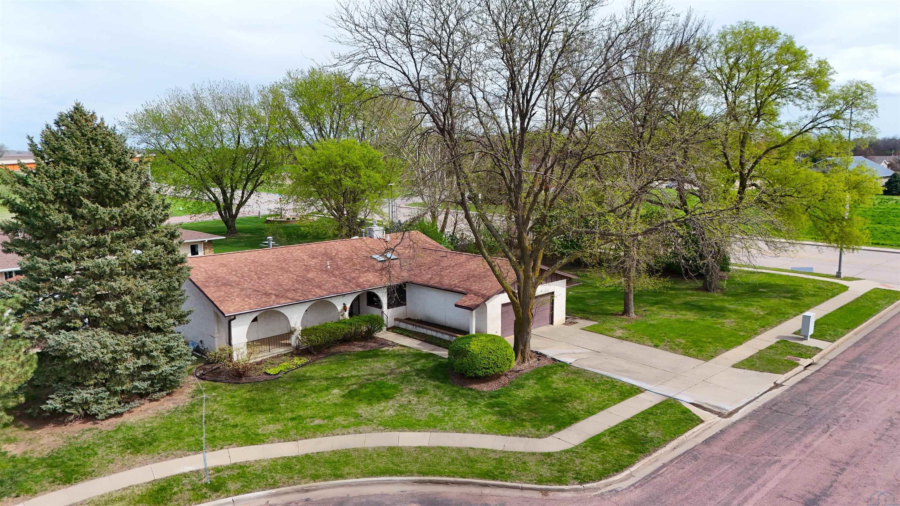 709 Brooks Dr, Vermillion, SD 57069 