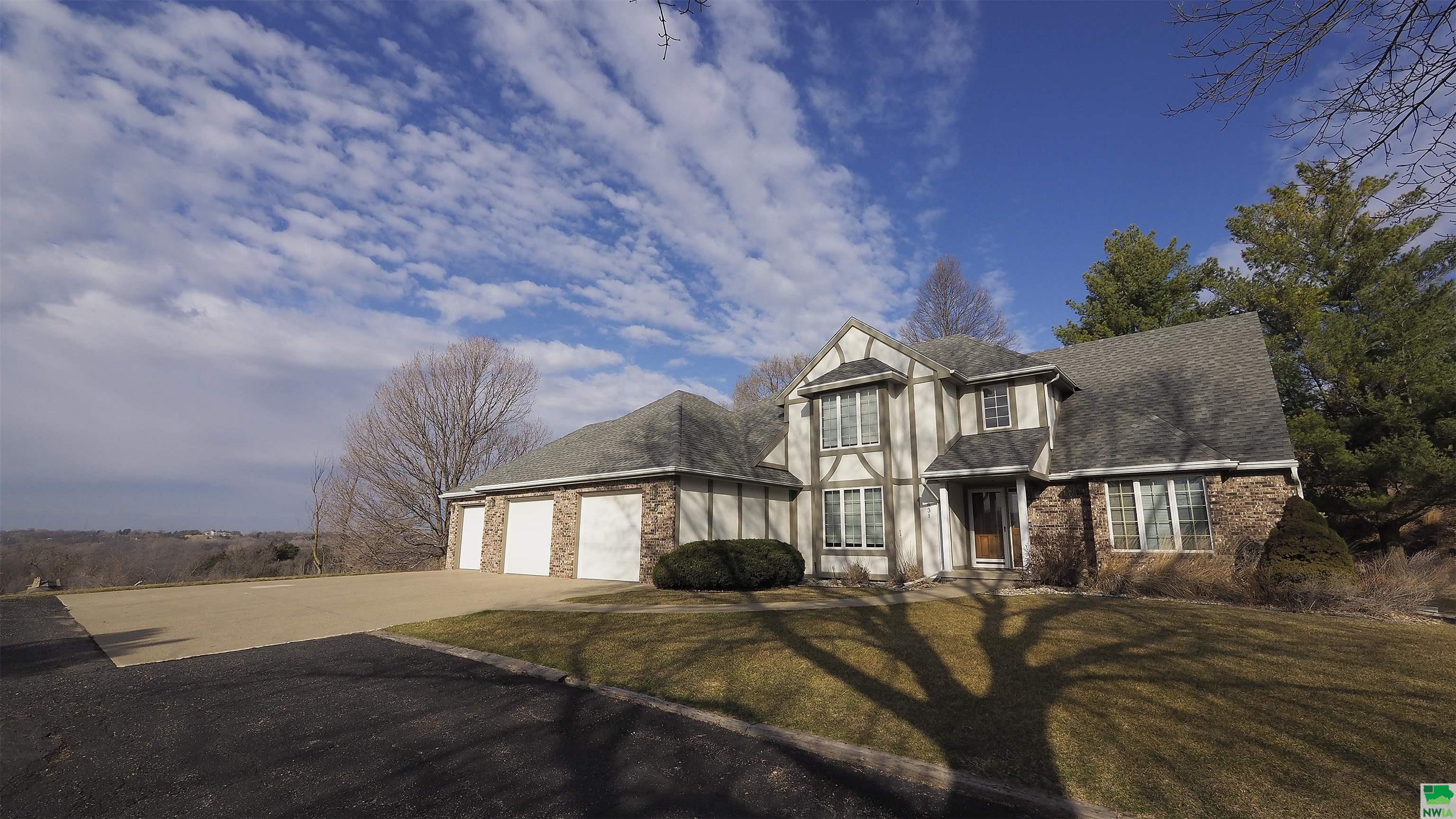 831 46th Street, Sioux City, IA 51104 