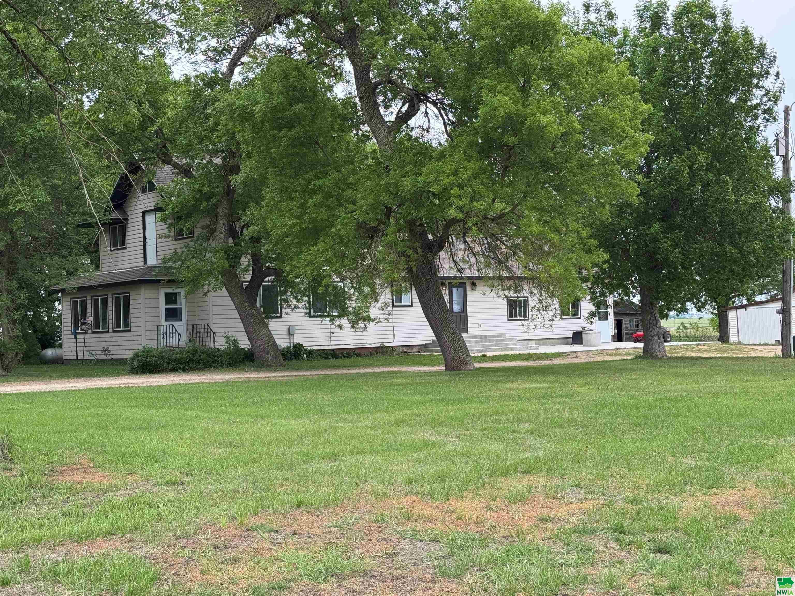 1334 Jackson Ave, Rock Rapids, IA 51246 