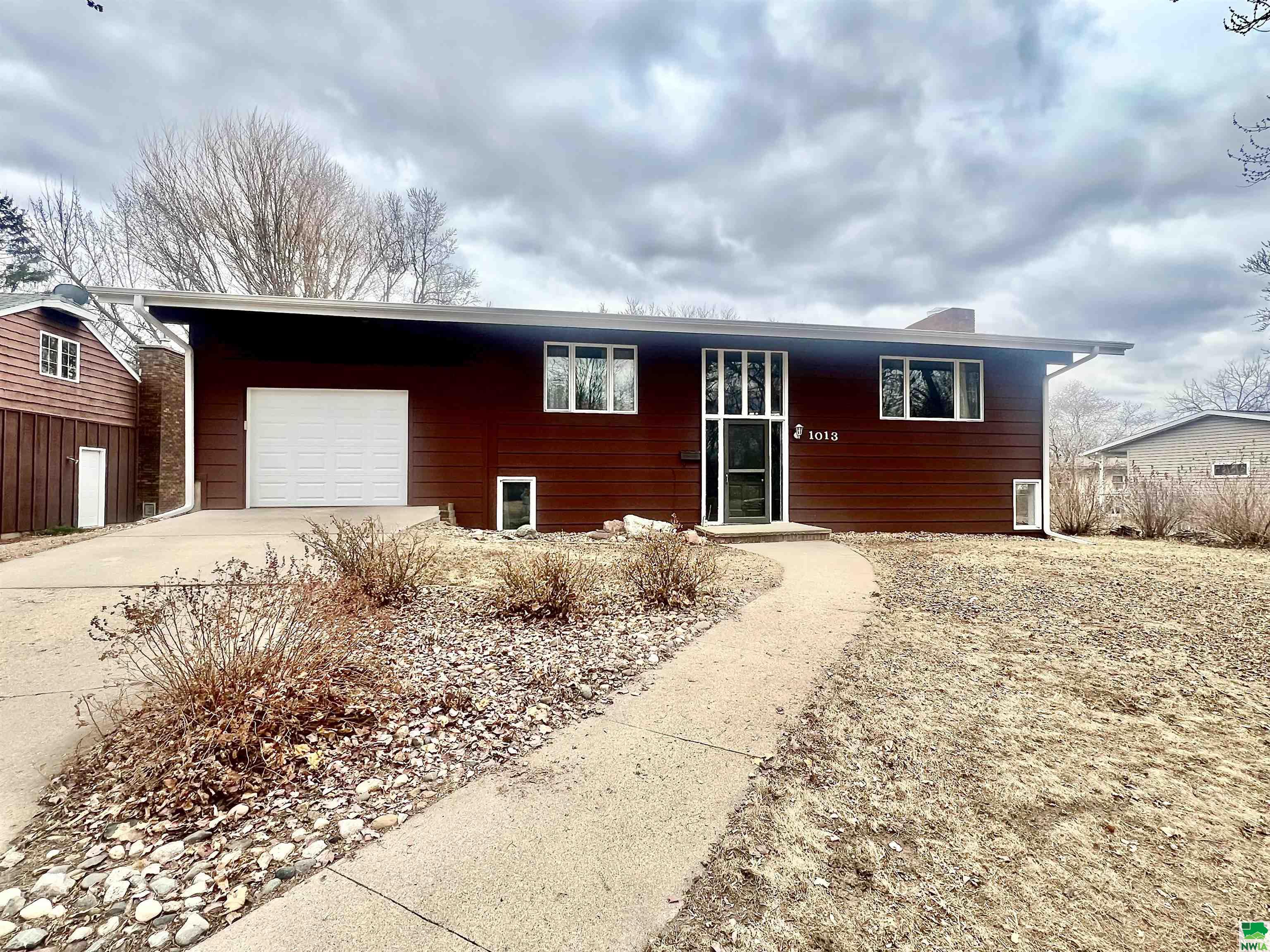 1013 Crestview, Vermillion, SD 57069 