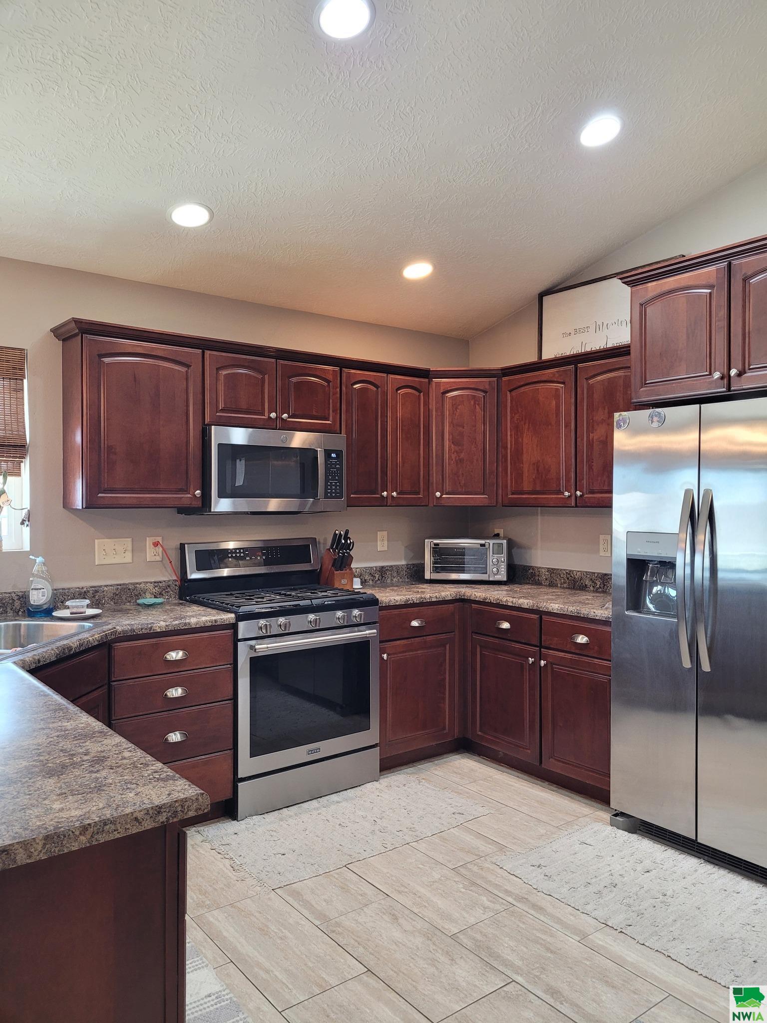 MLS #828052