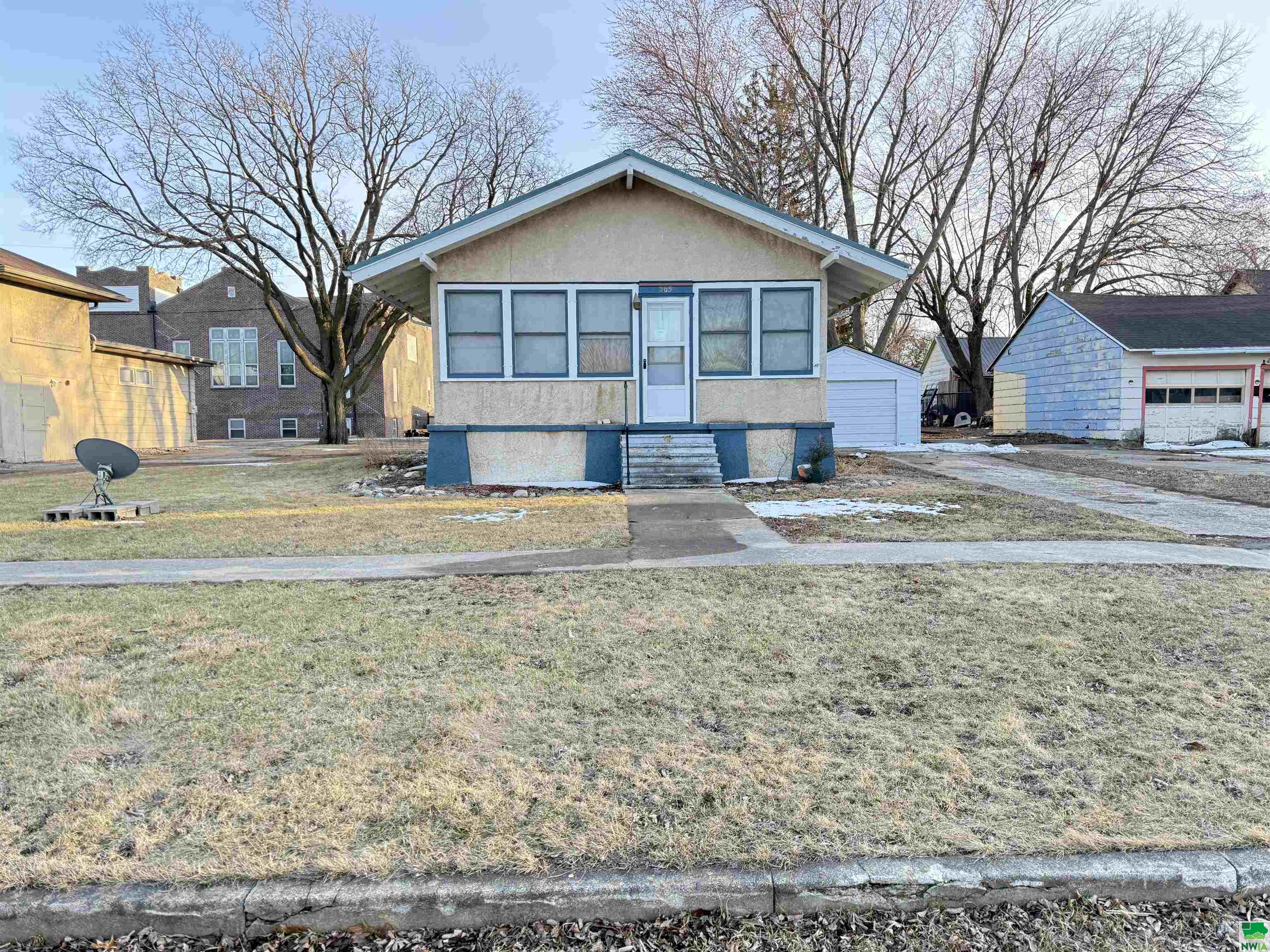 303 2ND ST W, Sutherland, IA 51058 