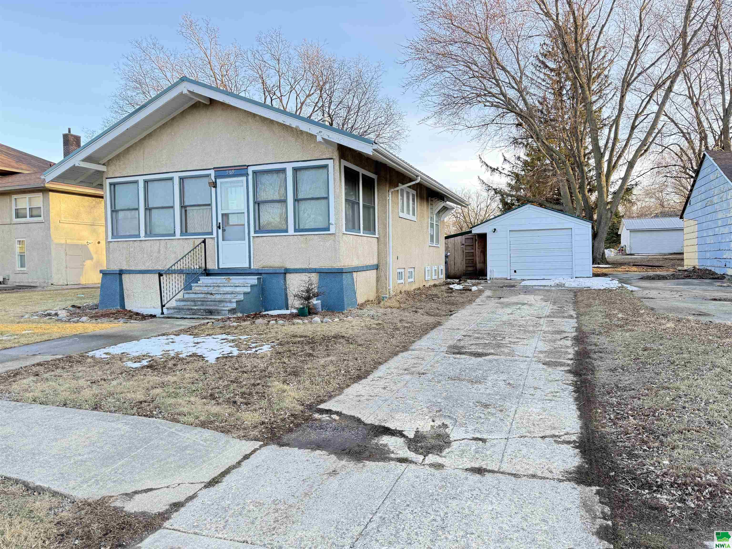 MLS #828055