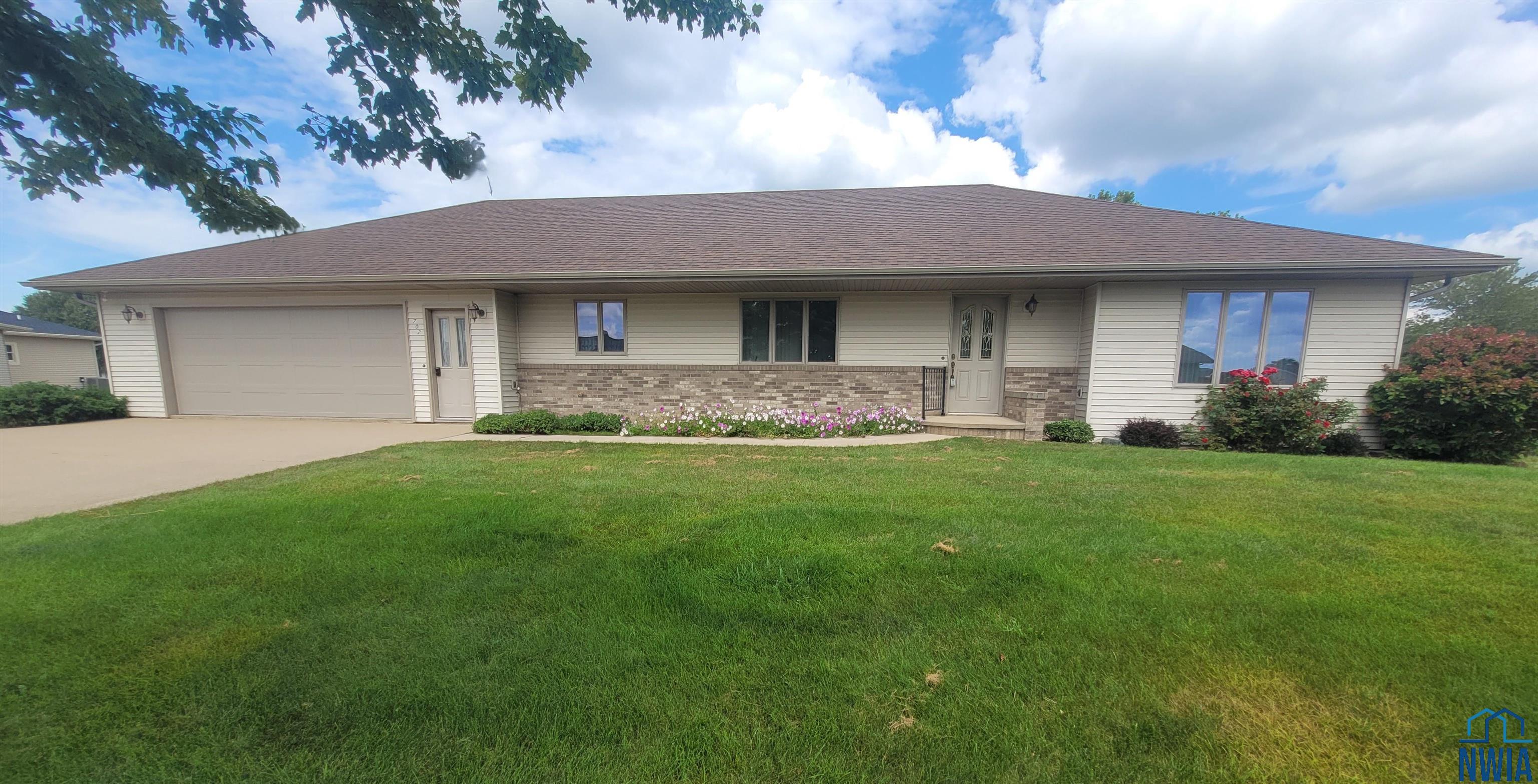 702 3rd St E, Sanborn, IA 51248 
