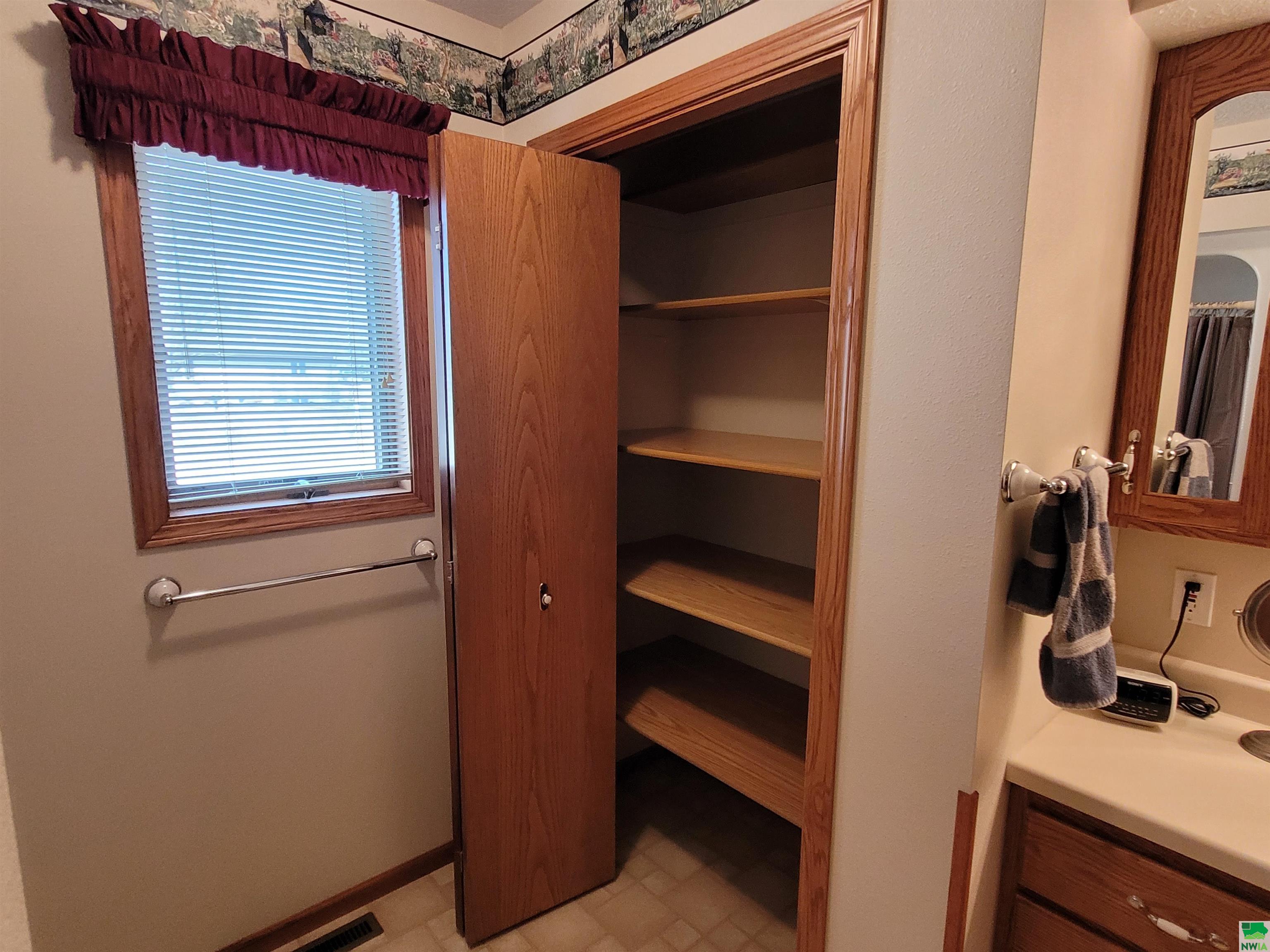 MLS #828060
