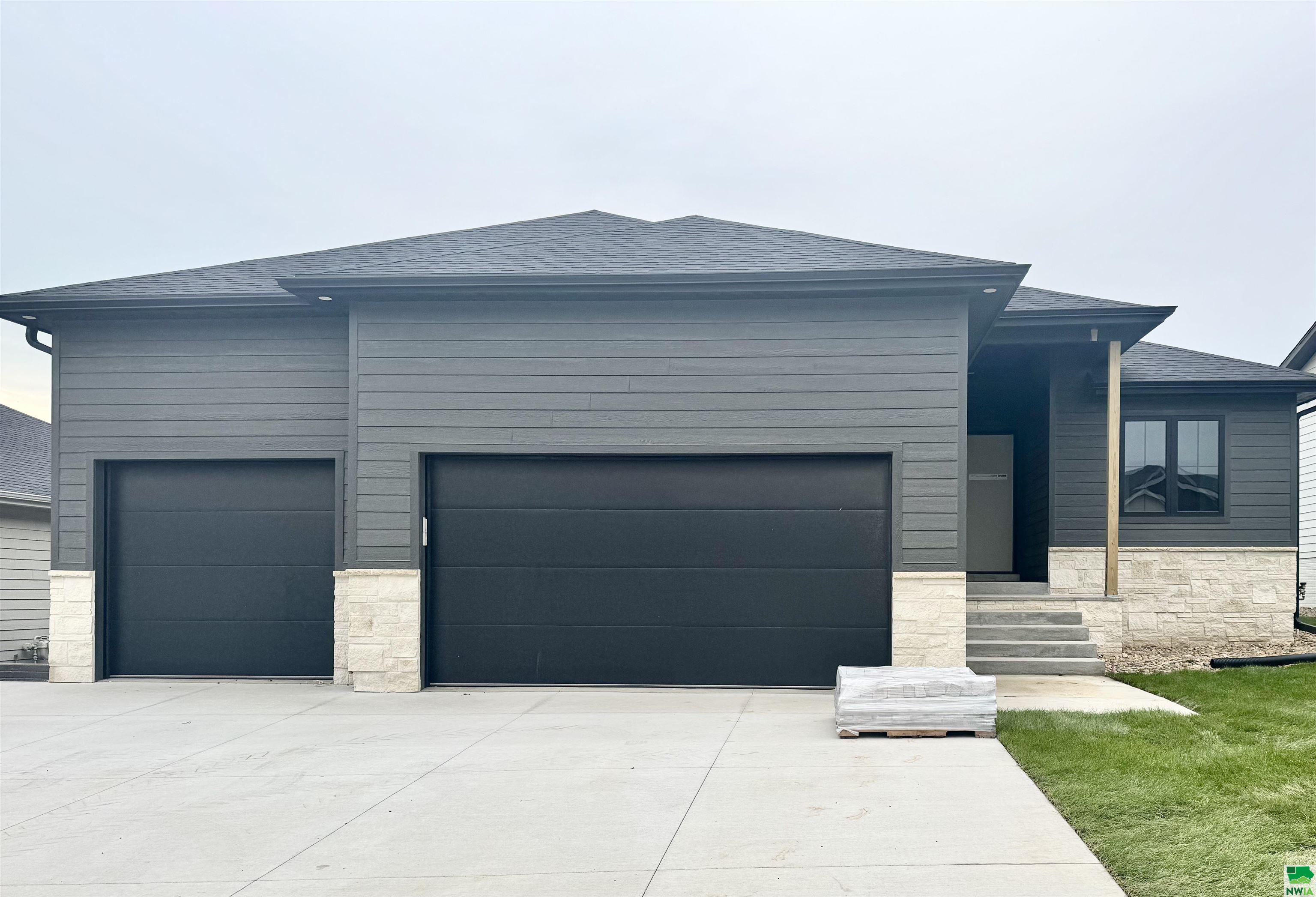 6805 Prairie View Drive, Sioux City, IA 51106 