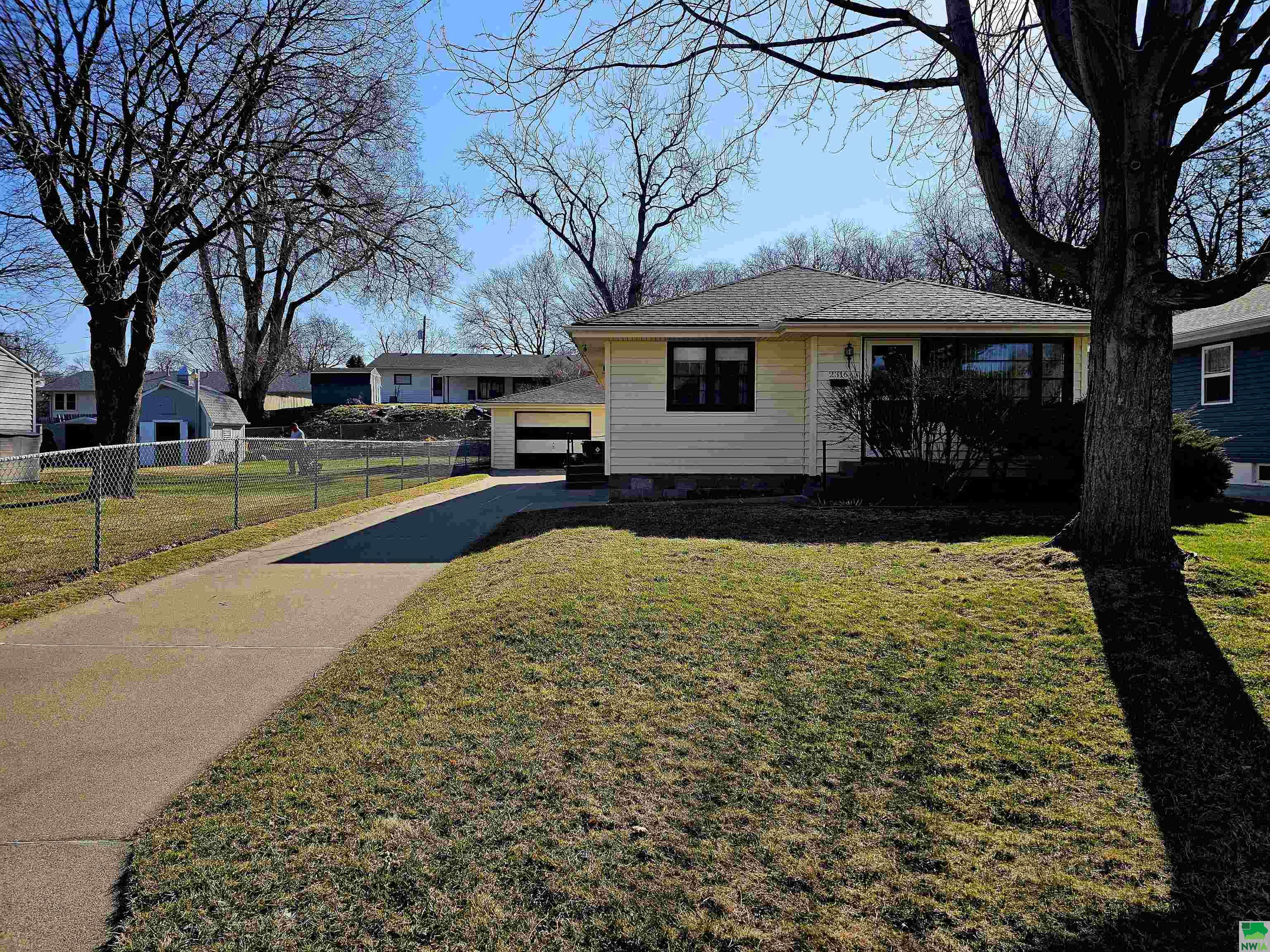 2316 Nicollet Street S, Sioux City, IA 51106 