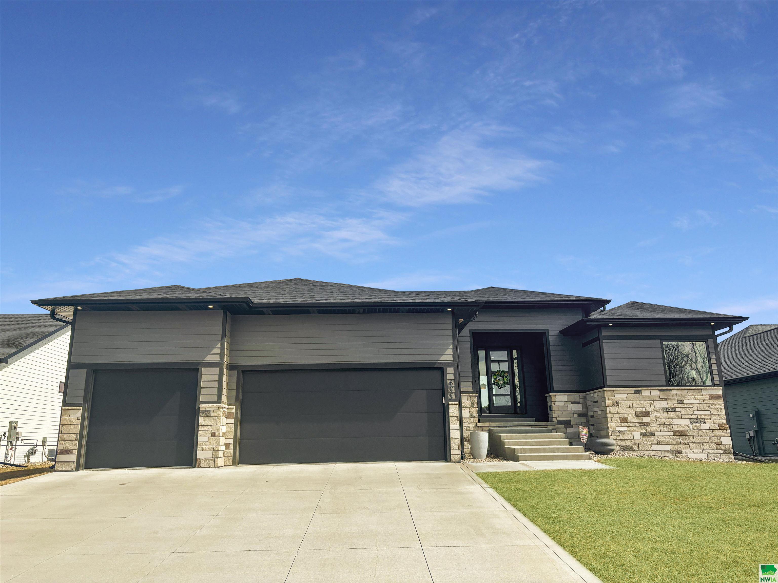 800 Lakeshore Dr, No. Sioux City, SD 57049 