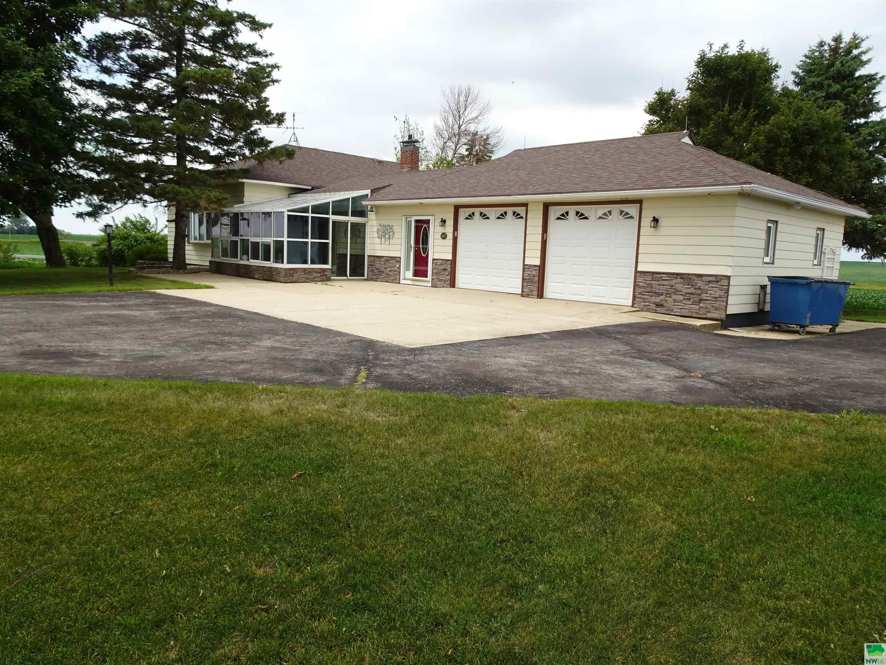 5418 320th Street, Sanborn, IA 51248 