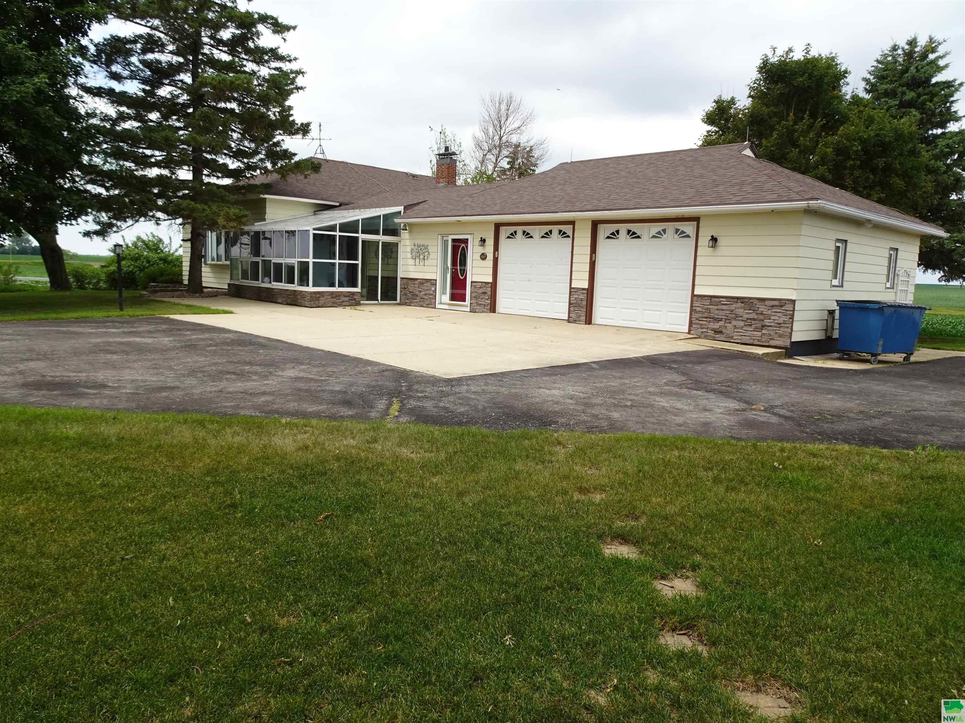 5418 320th Street, Sanborn, IA 51248 