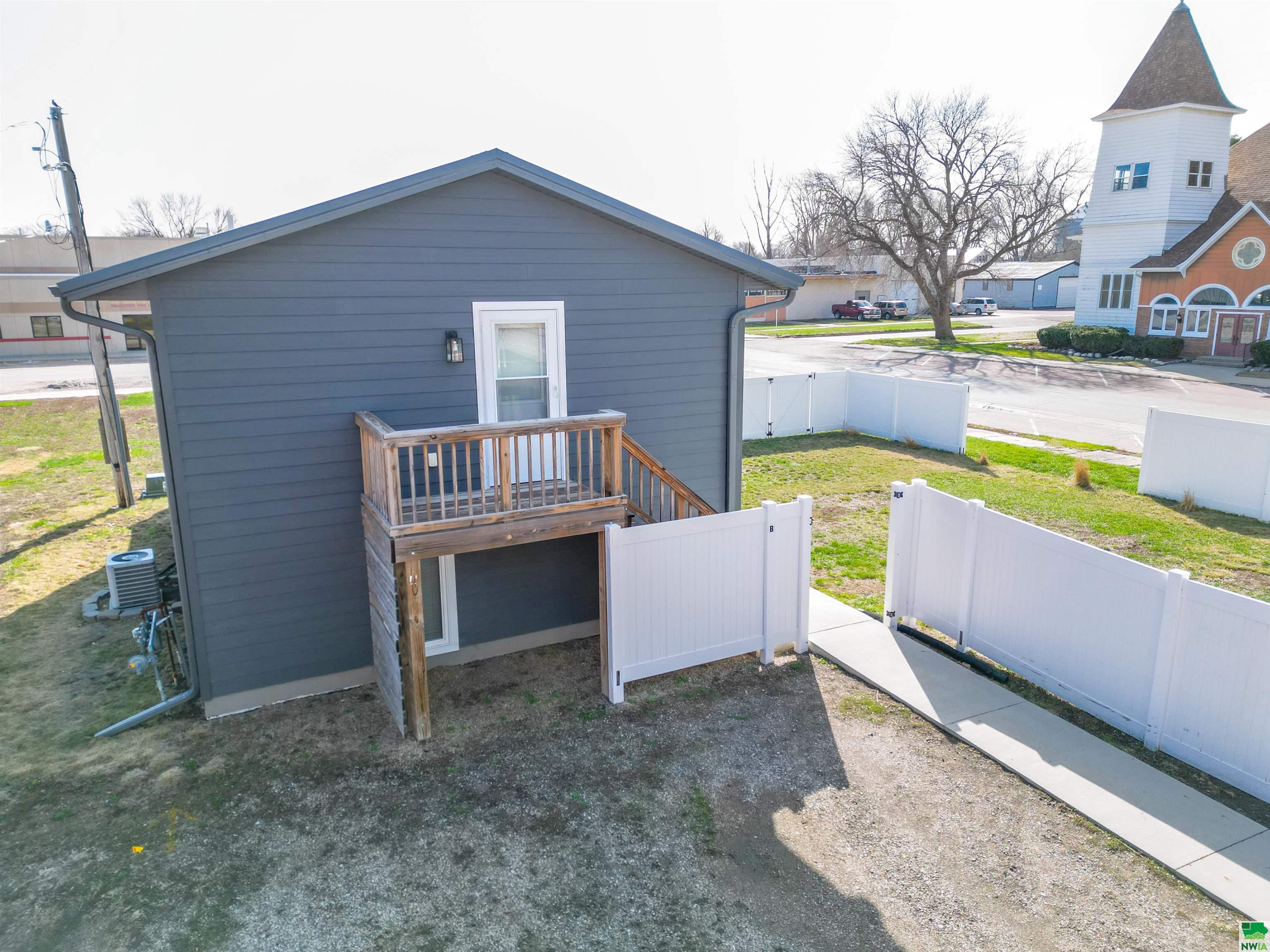 1030 9th Street #A & B, Onawa, IA 51040 
