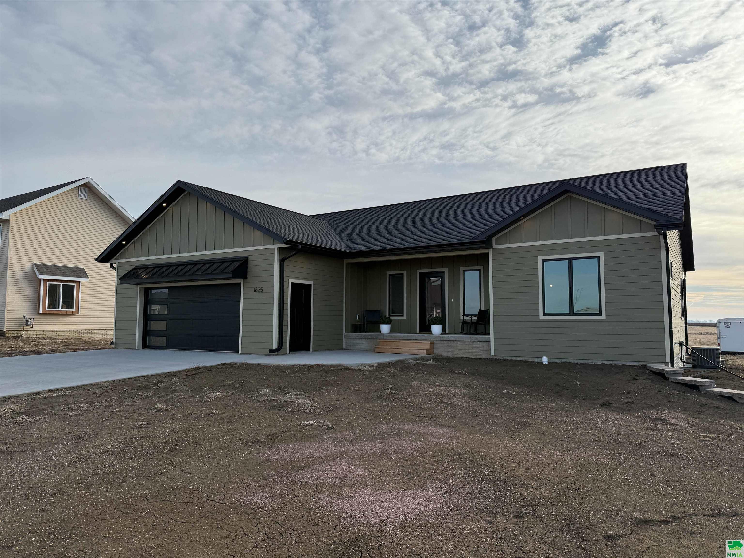 1625 Lincoln Pl SE, Orange City, IA 51041 