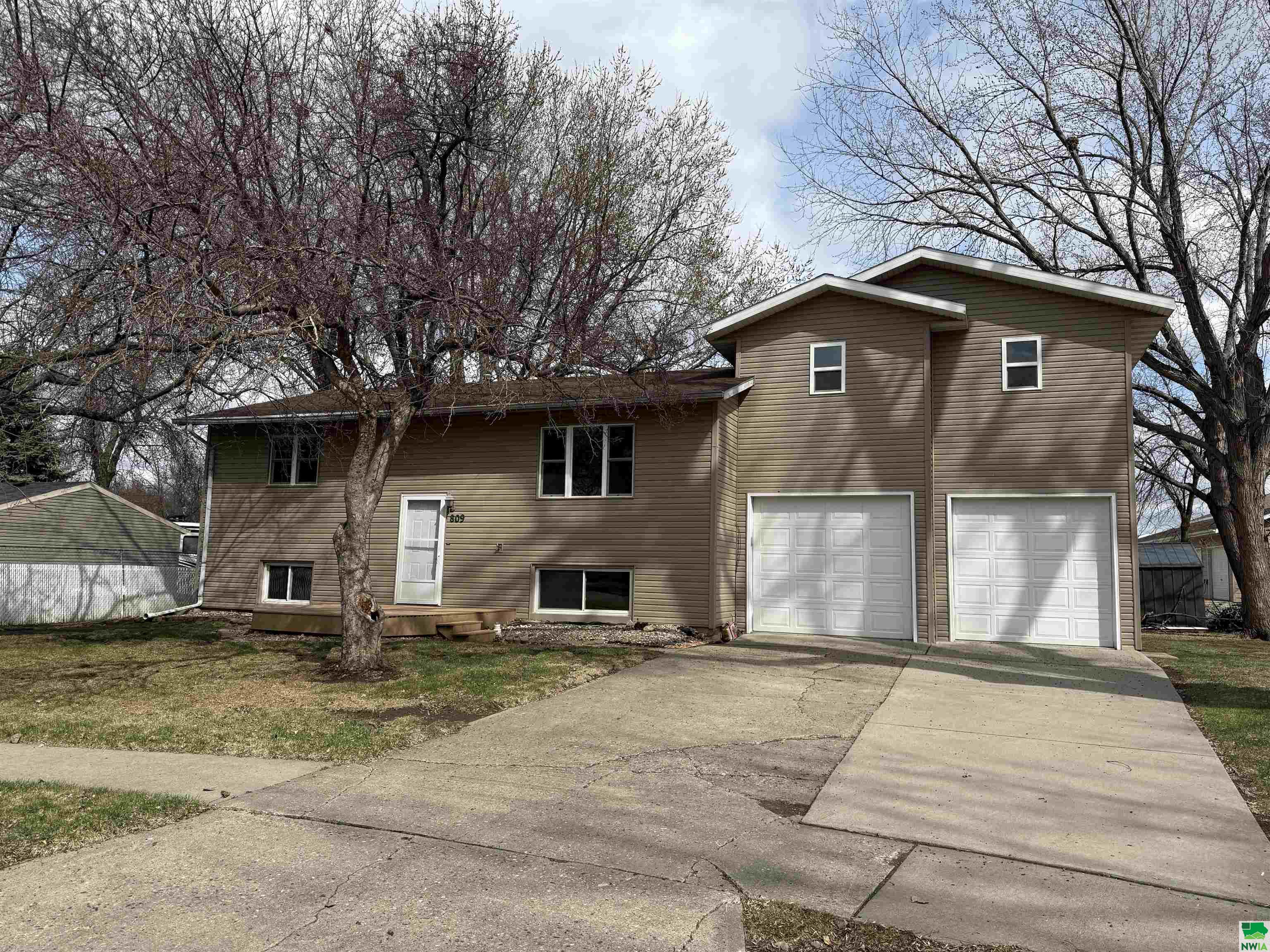 809 Carleton Circle, Vermillion, SD 57069 