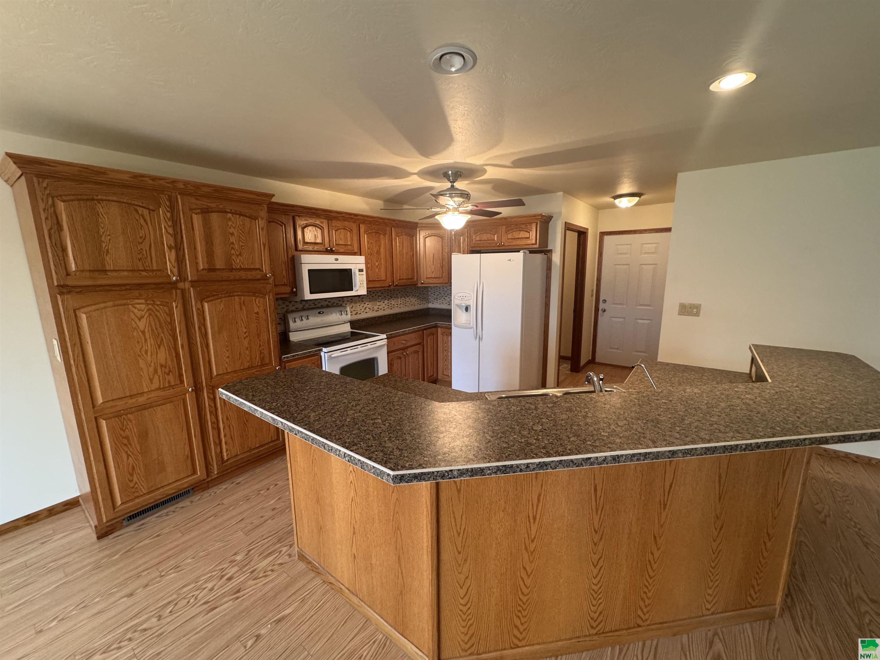 MLS #828140