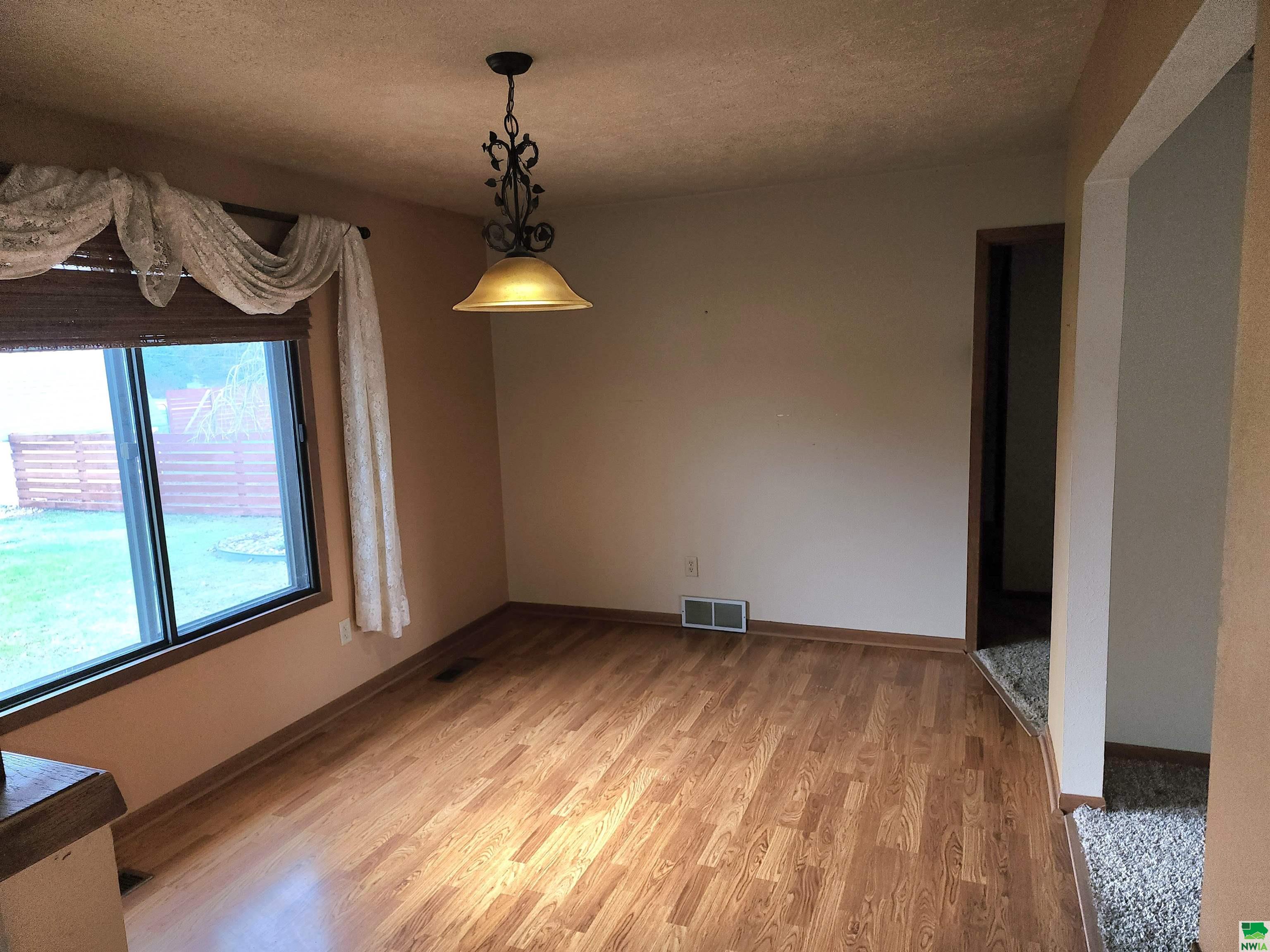 MLS #828158