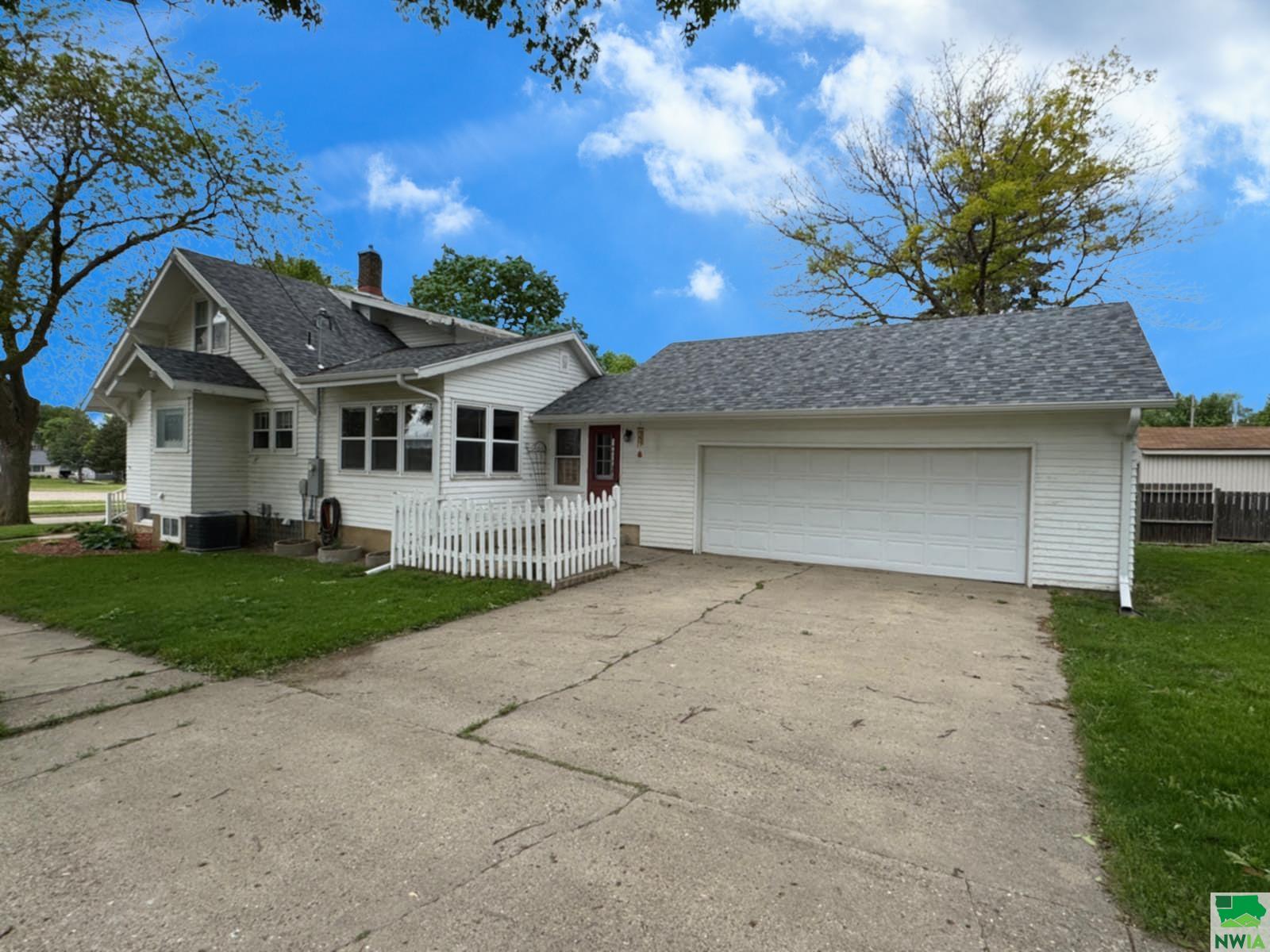 934 3rd Ave SE, LeMars, IA 51031 
