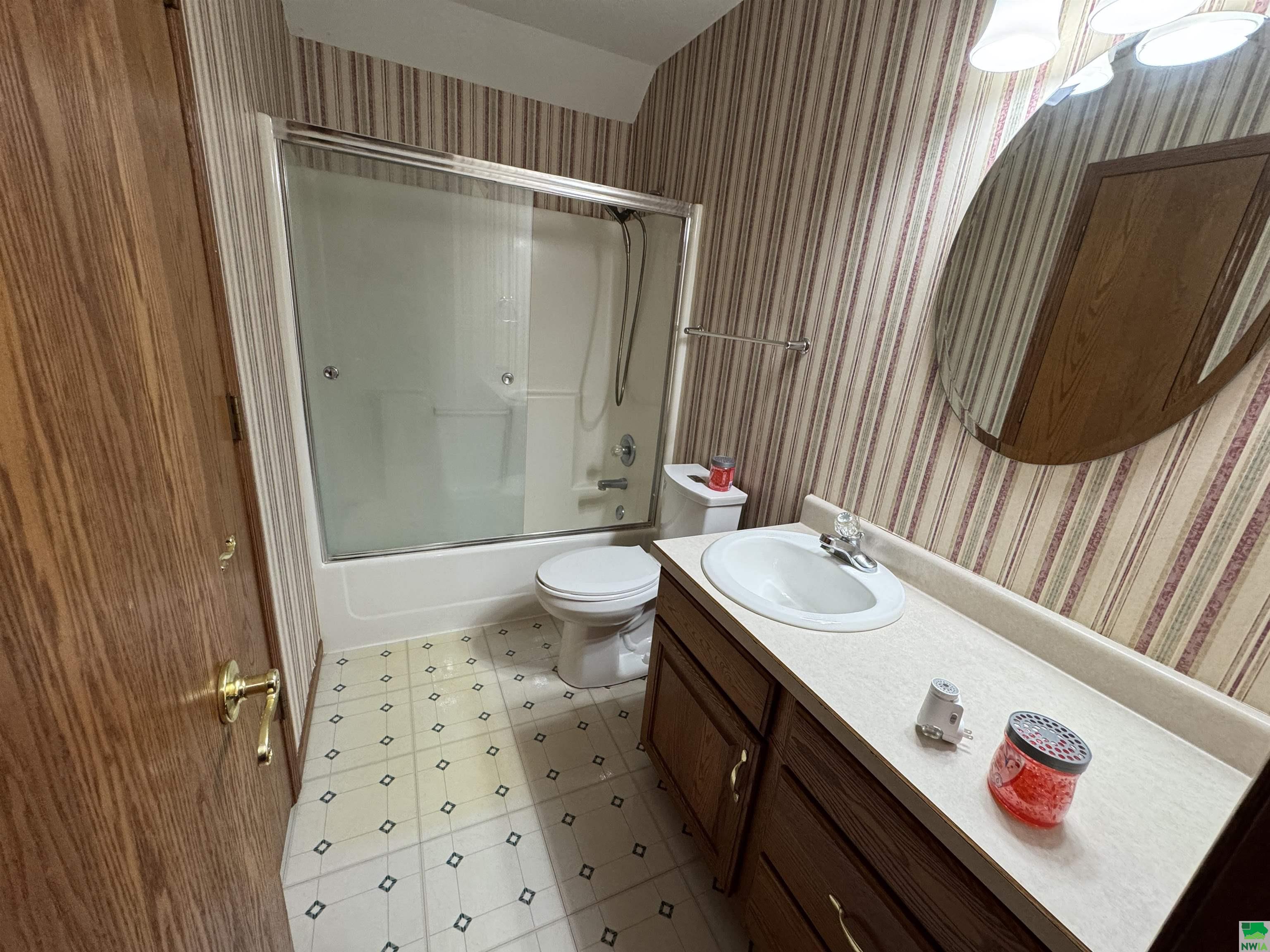 MLS #828180