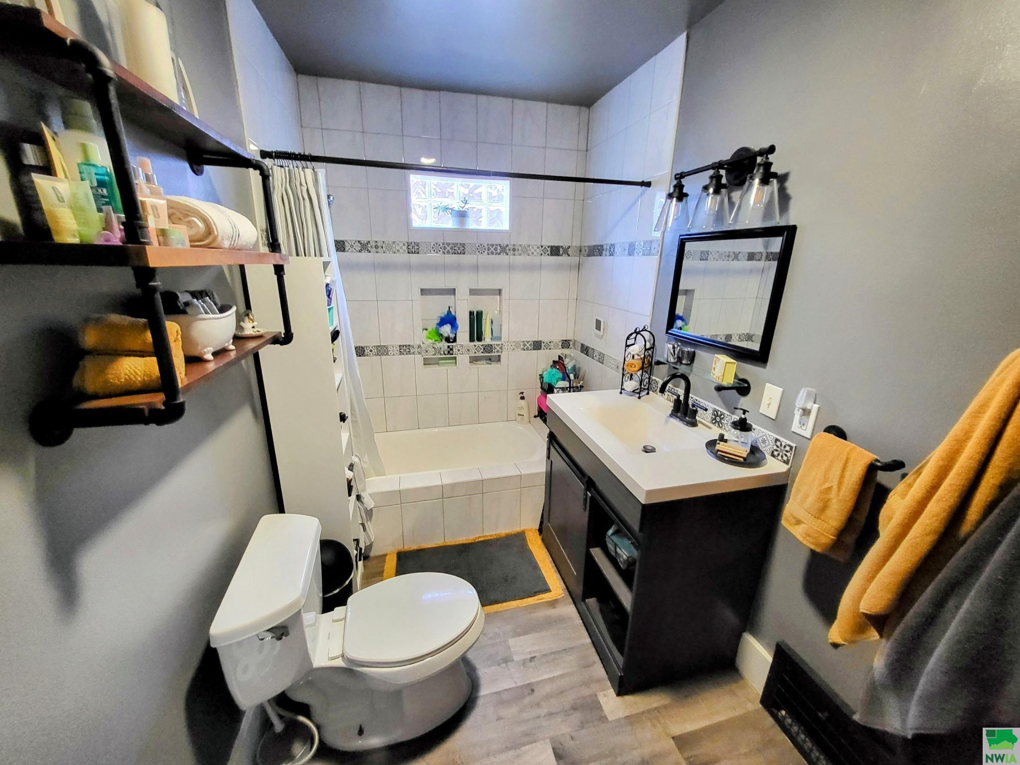 MLS #828187