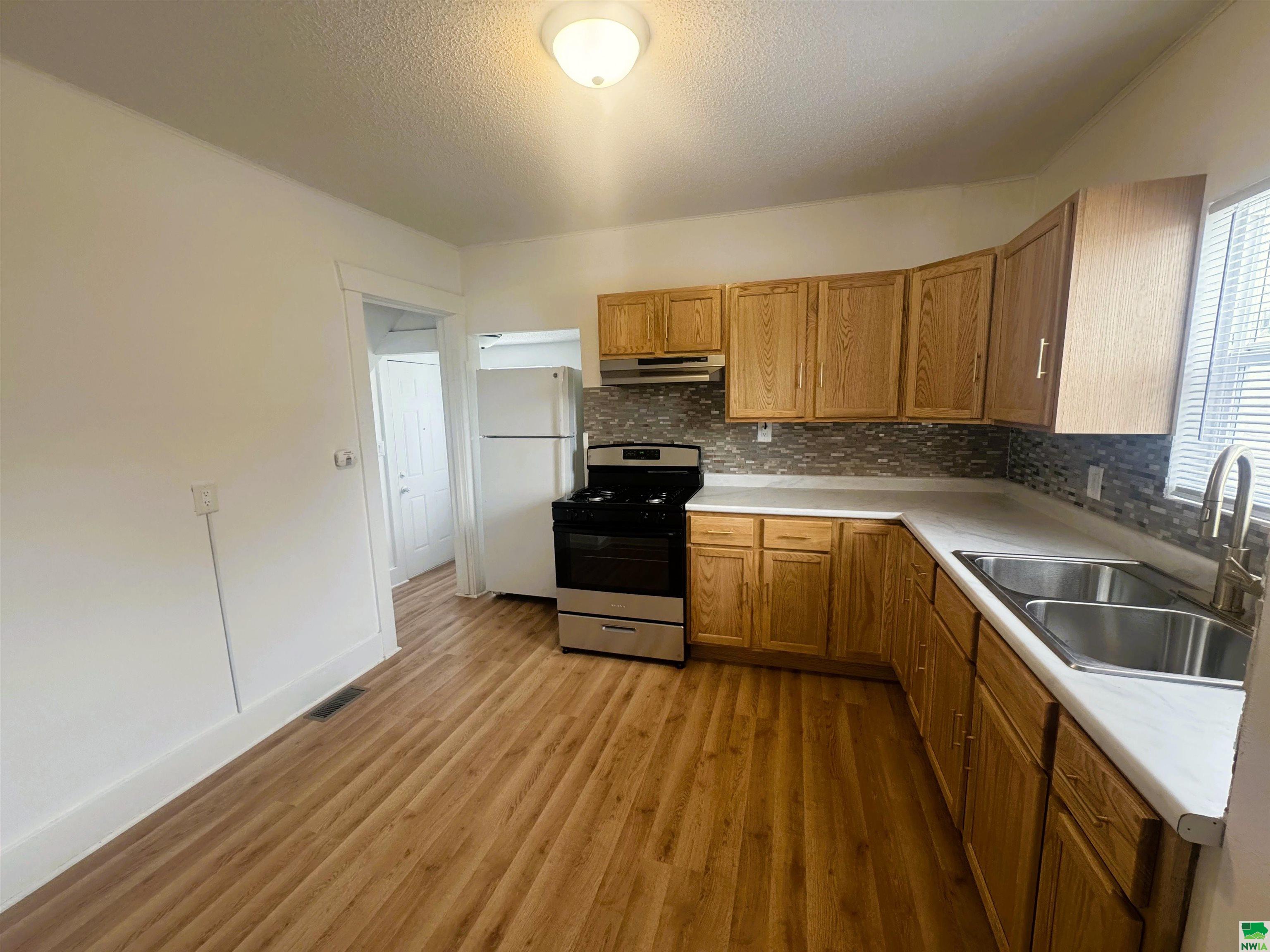 MLS #828196