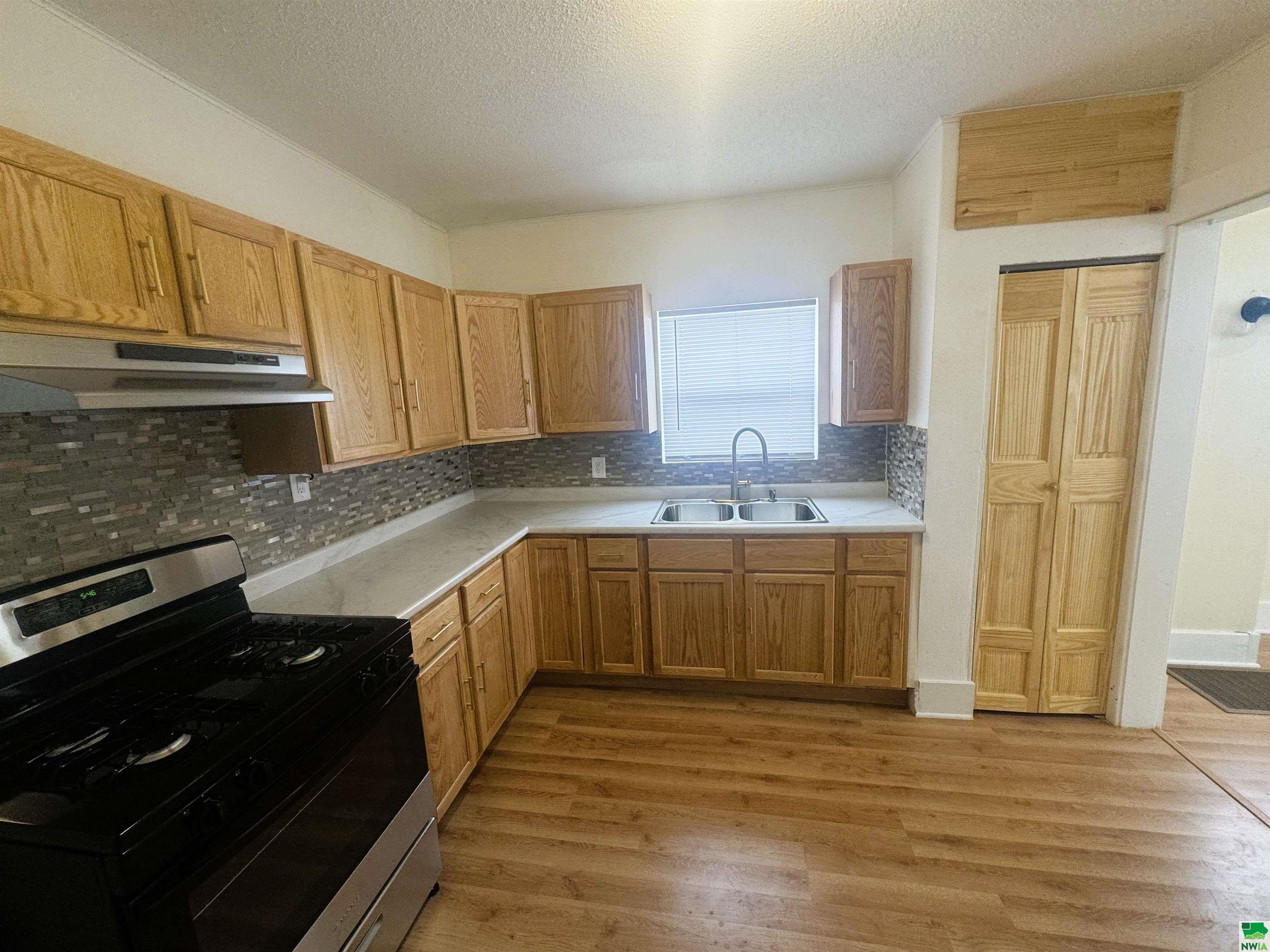 MLS #828196