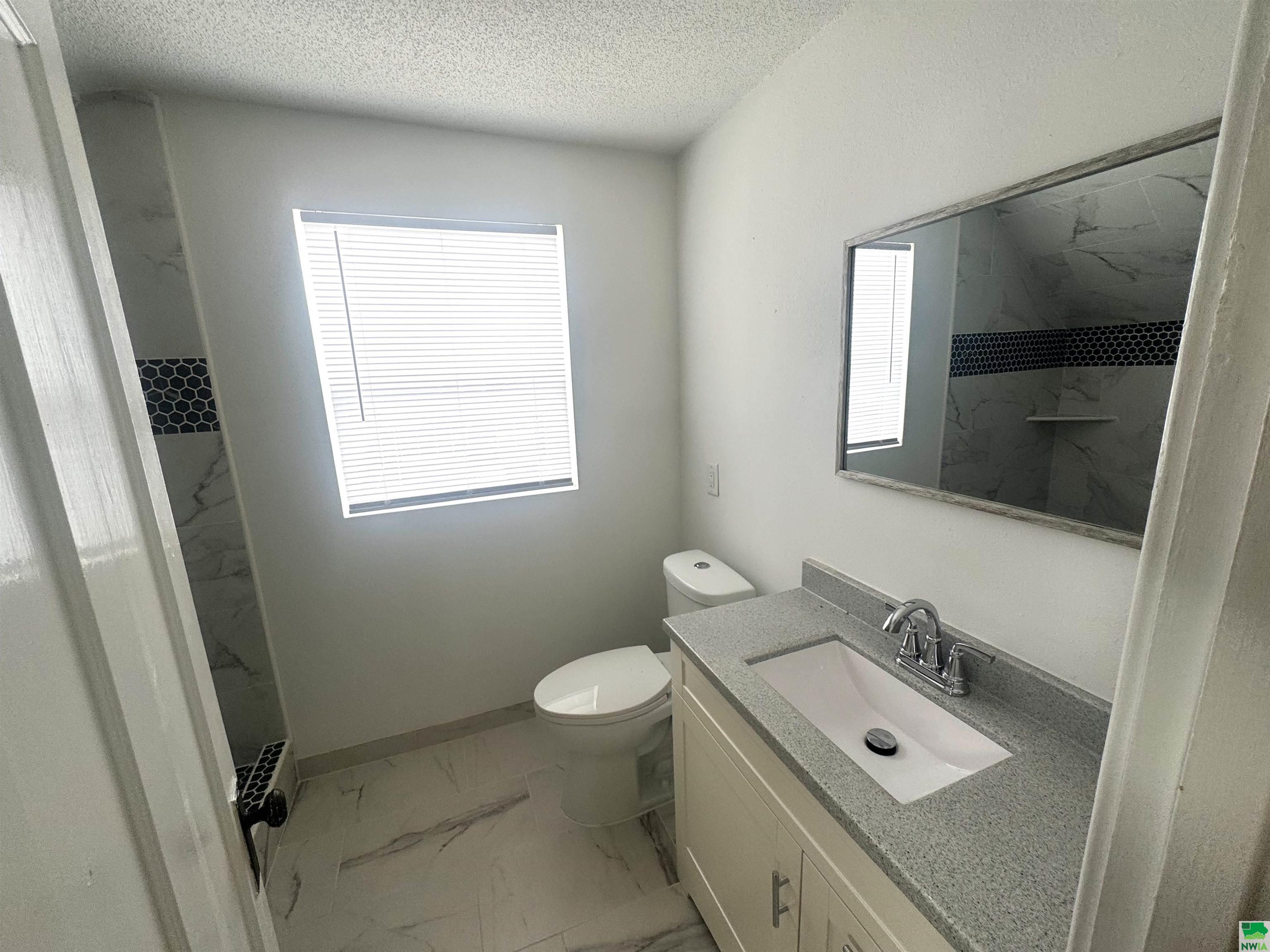 MLS #828196