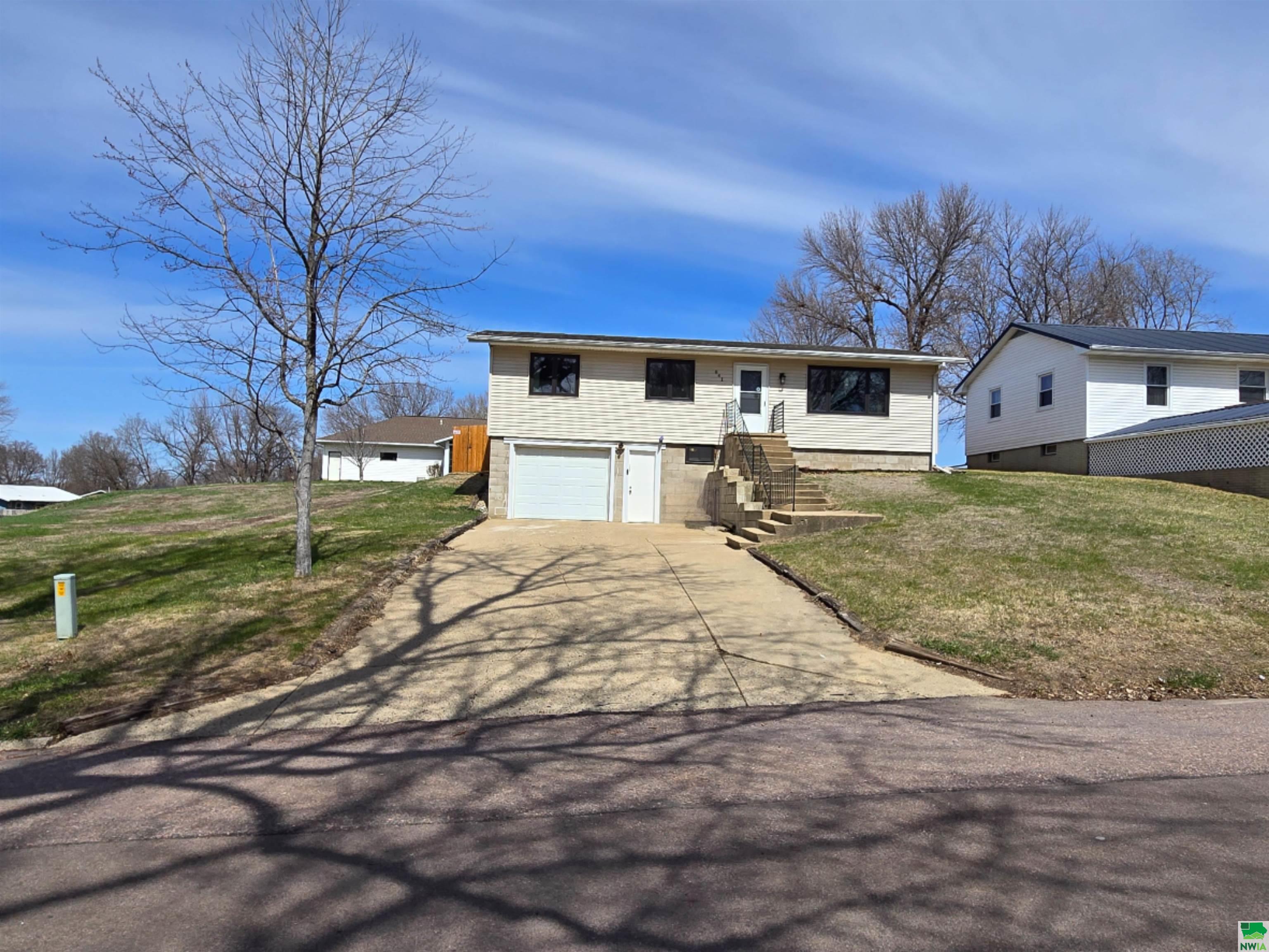841 Reed St., Akron, IA 51001 
