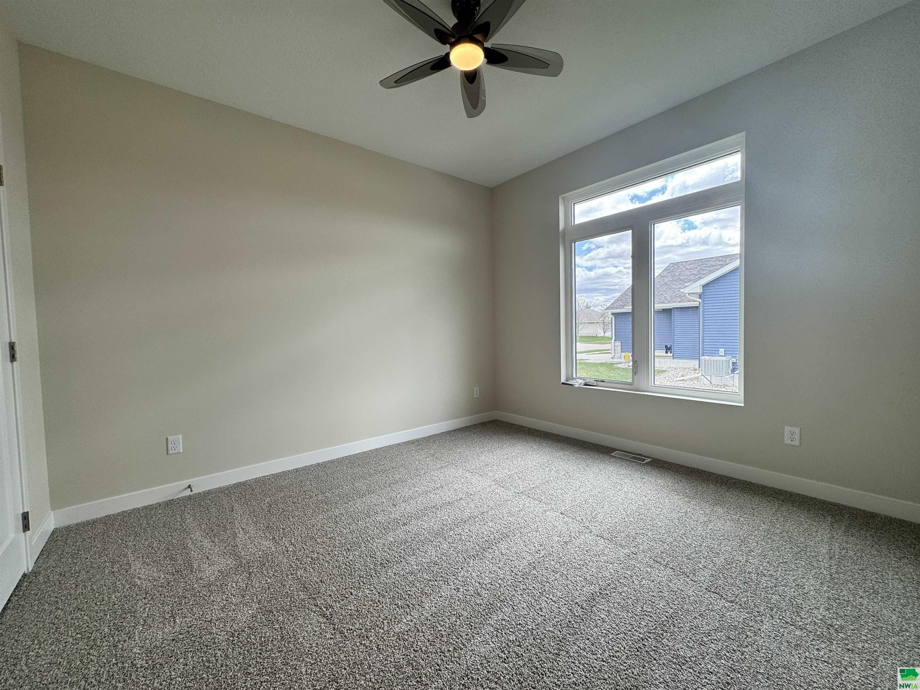 MLS #828205