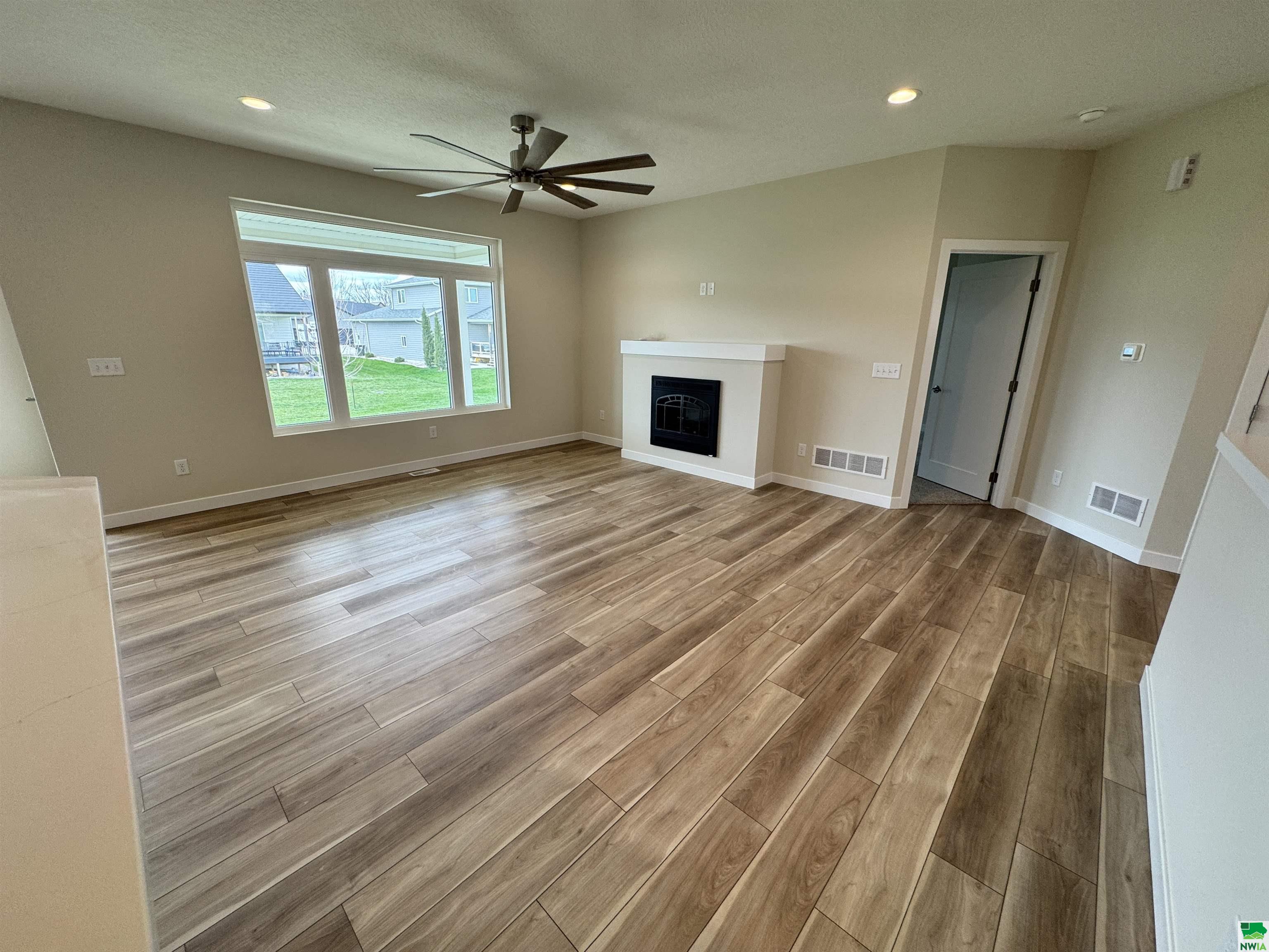 MLS #828205