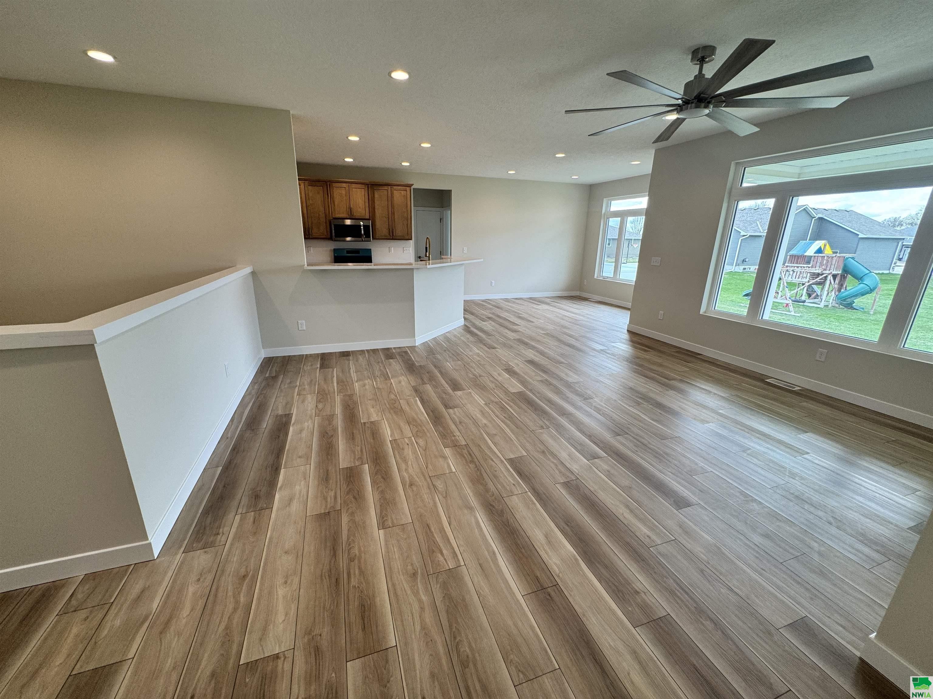 MLS #828205