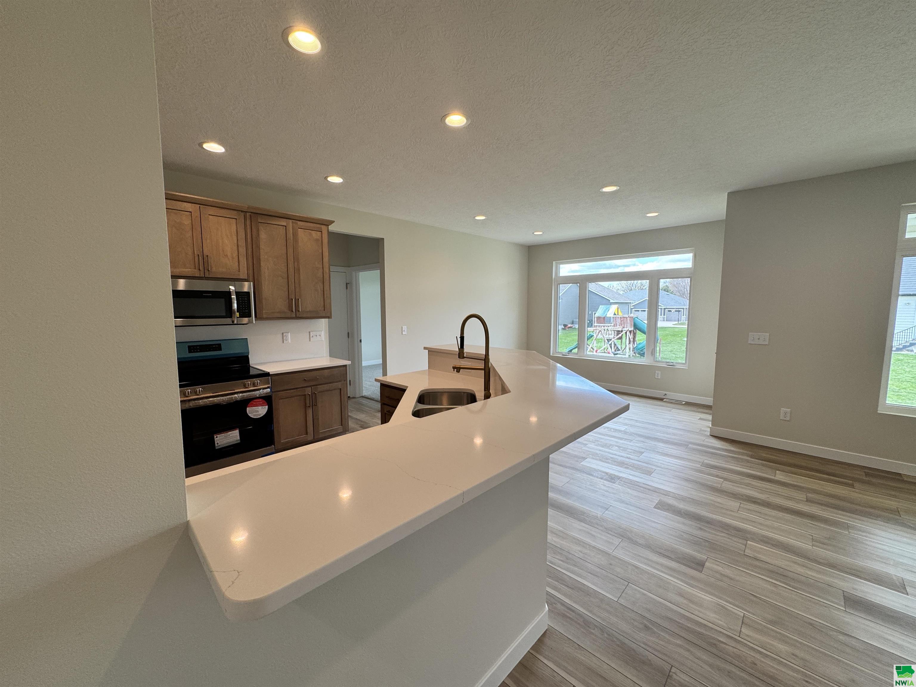 MLS #828205