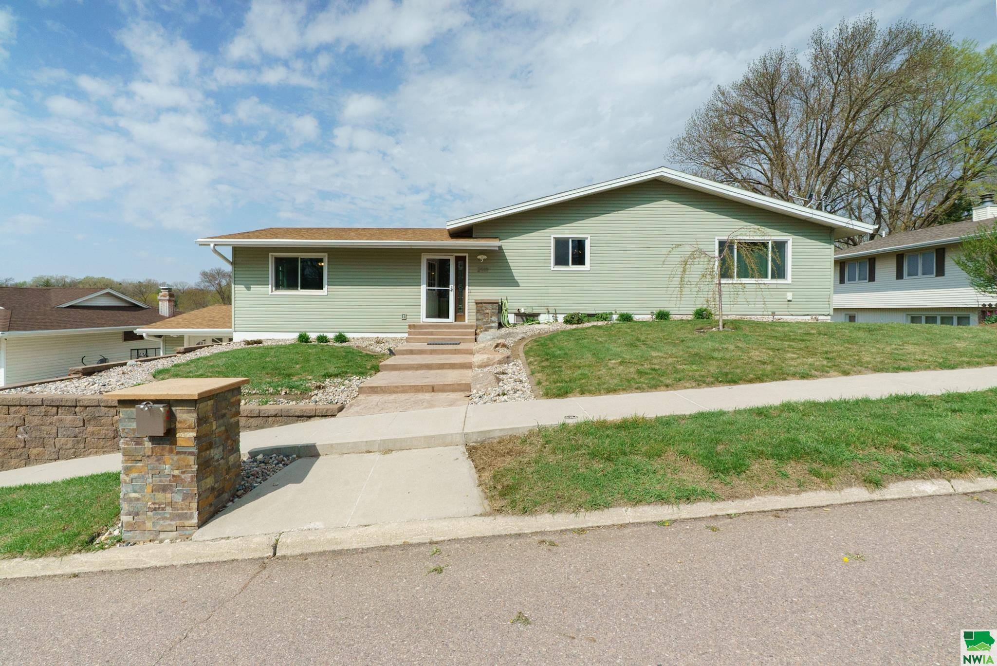 2919 Olive S, Sioux City, IA 51106 