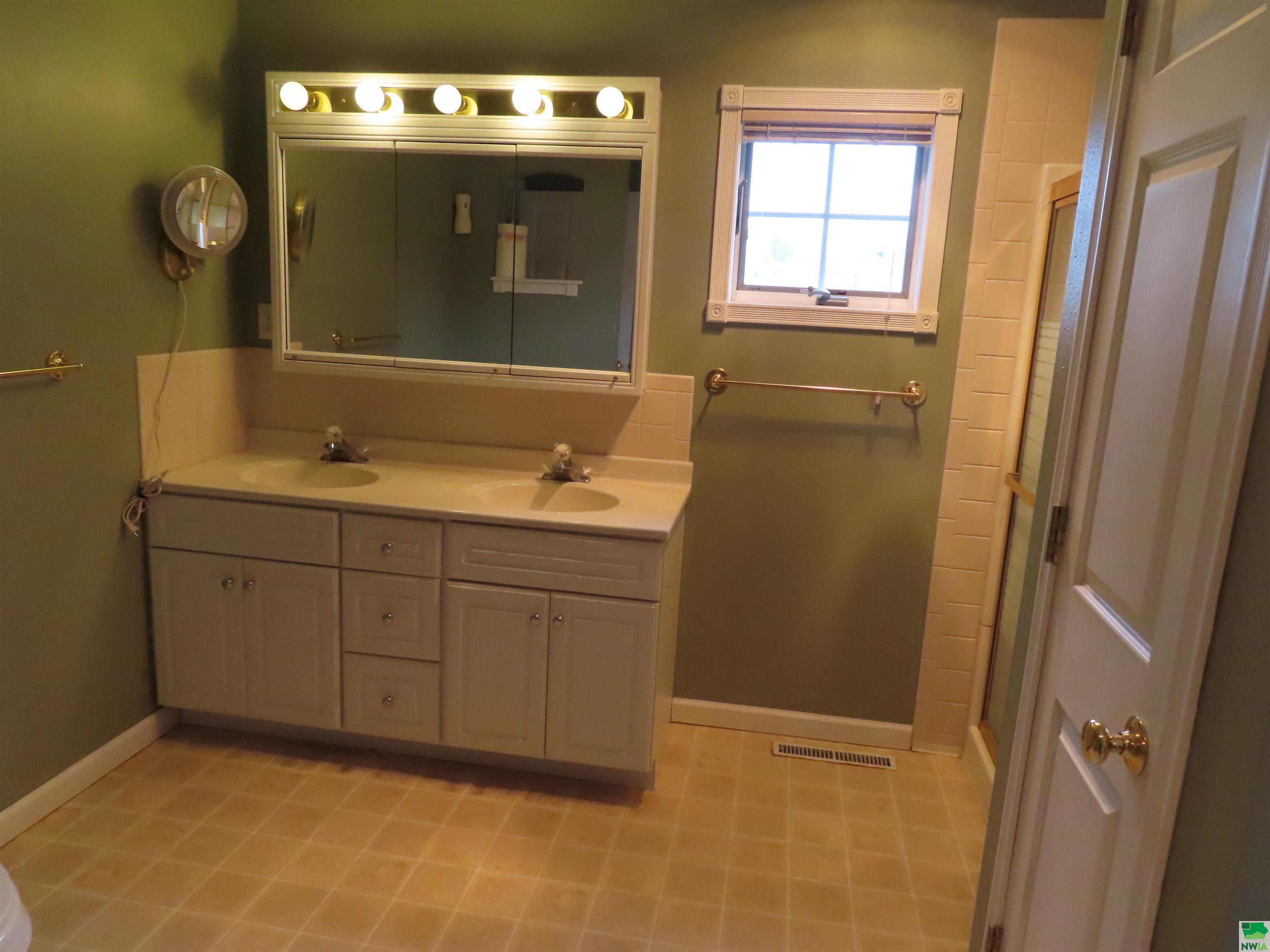 MLS #828208