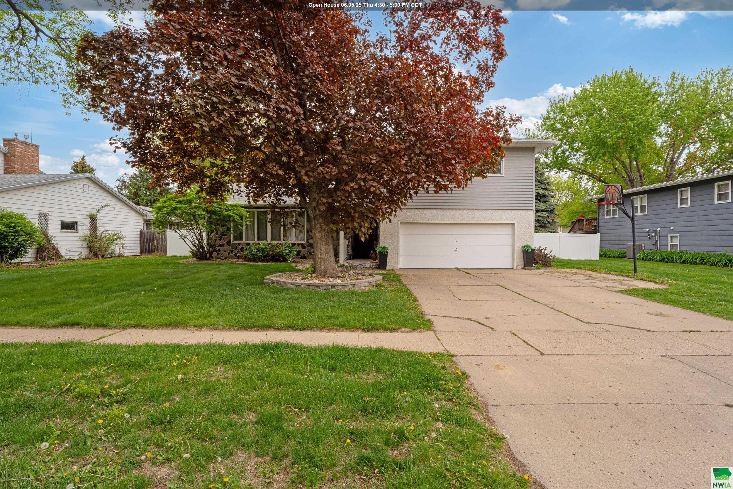 1200 Crestview Dr, Vermillion, SD 57069 