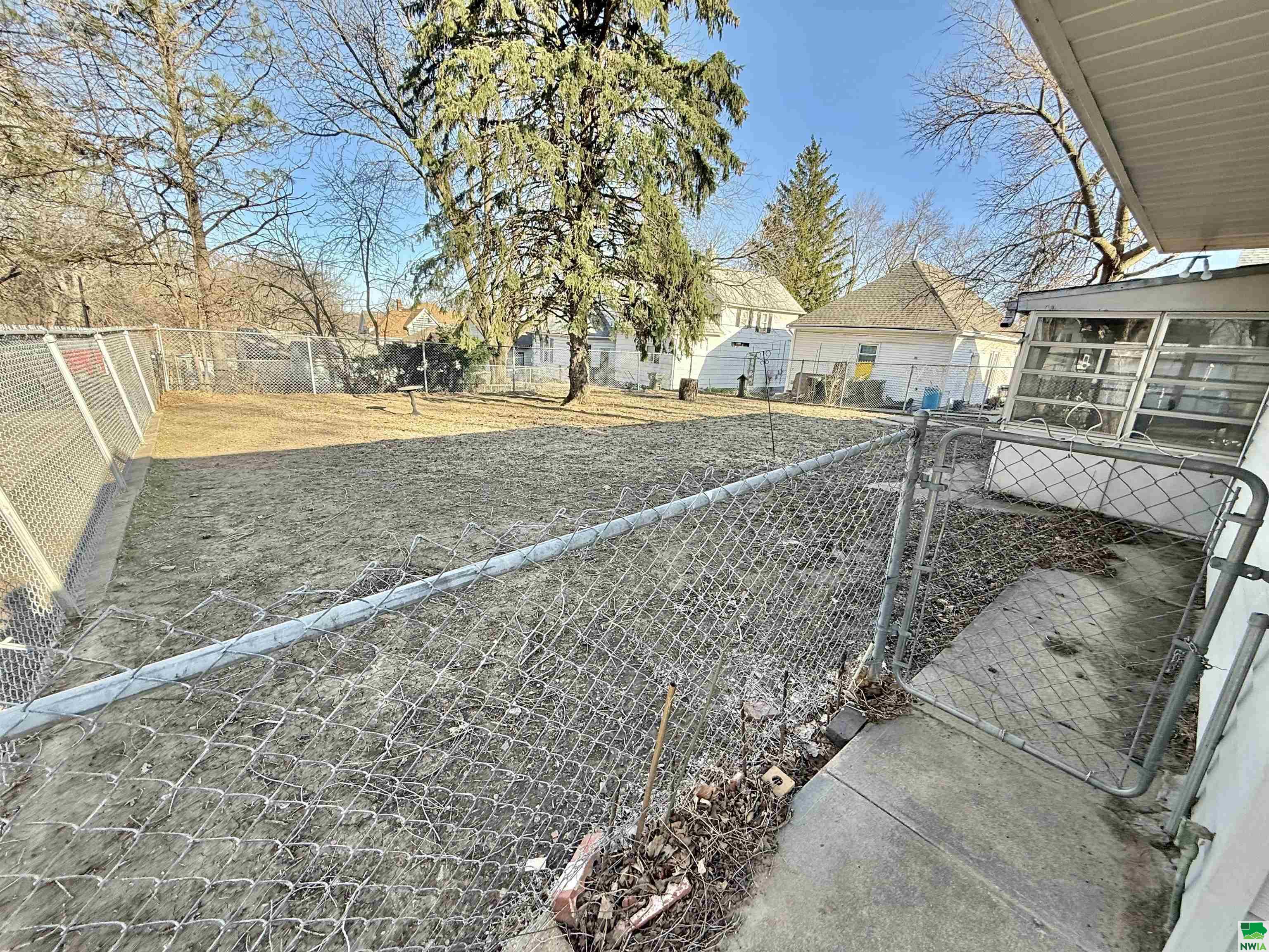 MLS #828215