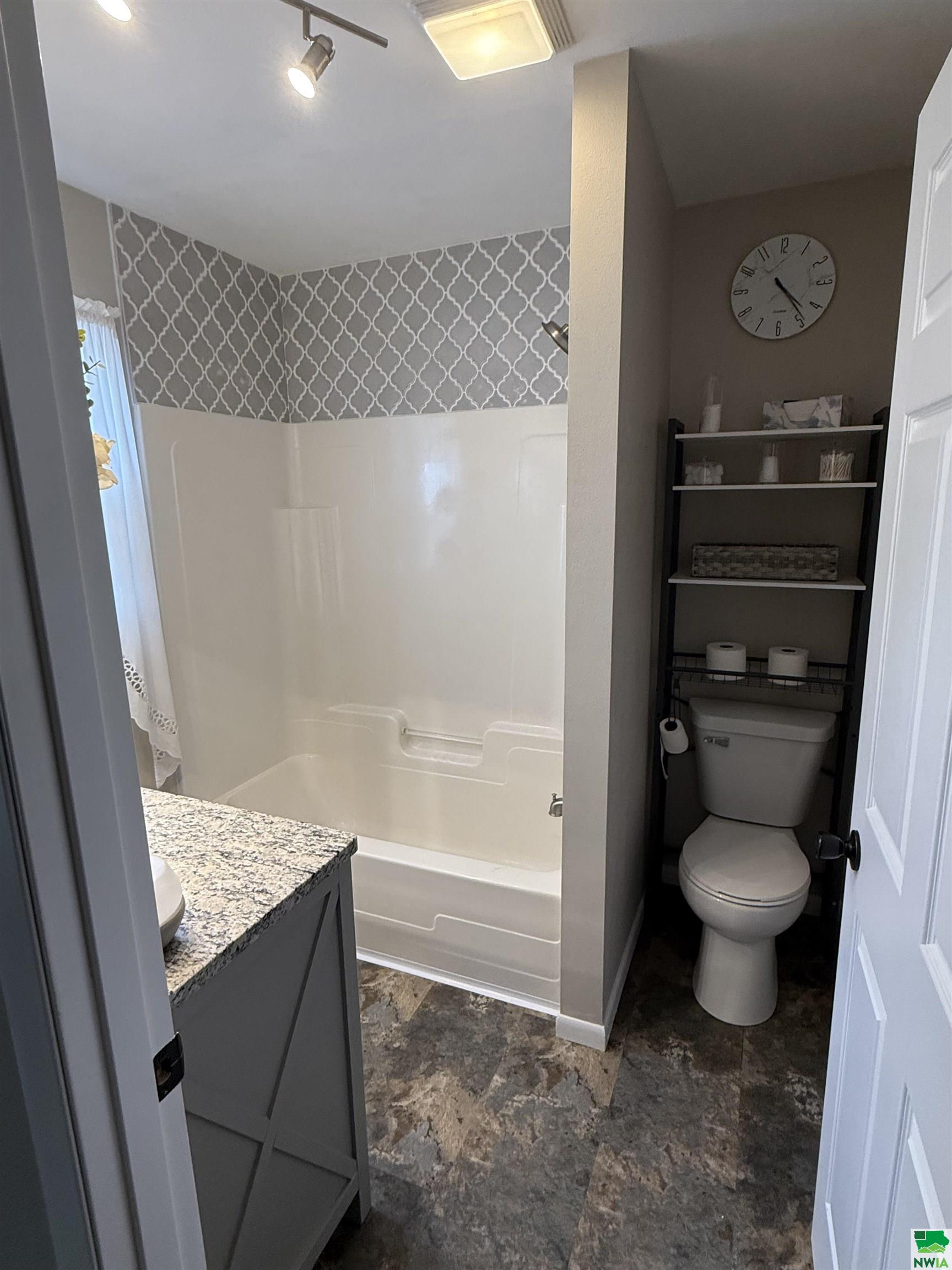 MLS #828247