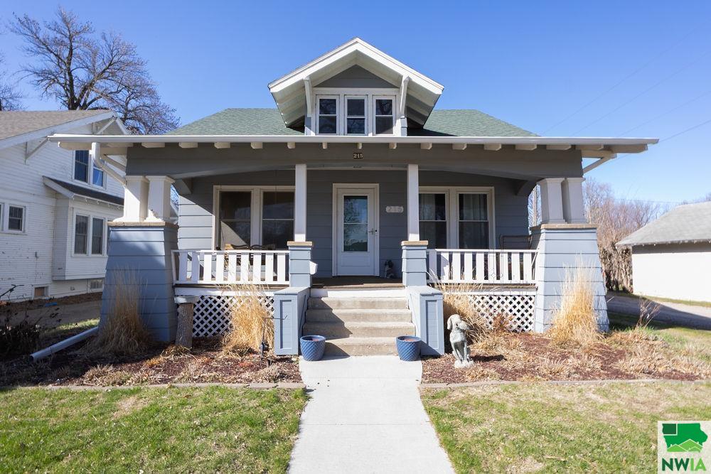 215 4th St NW, LeMars, IA 51031 