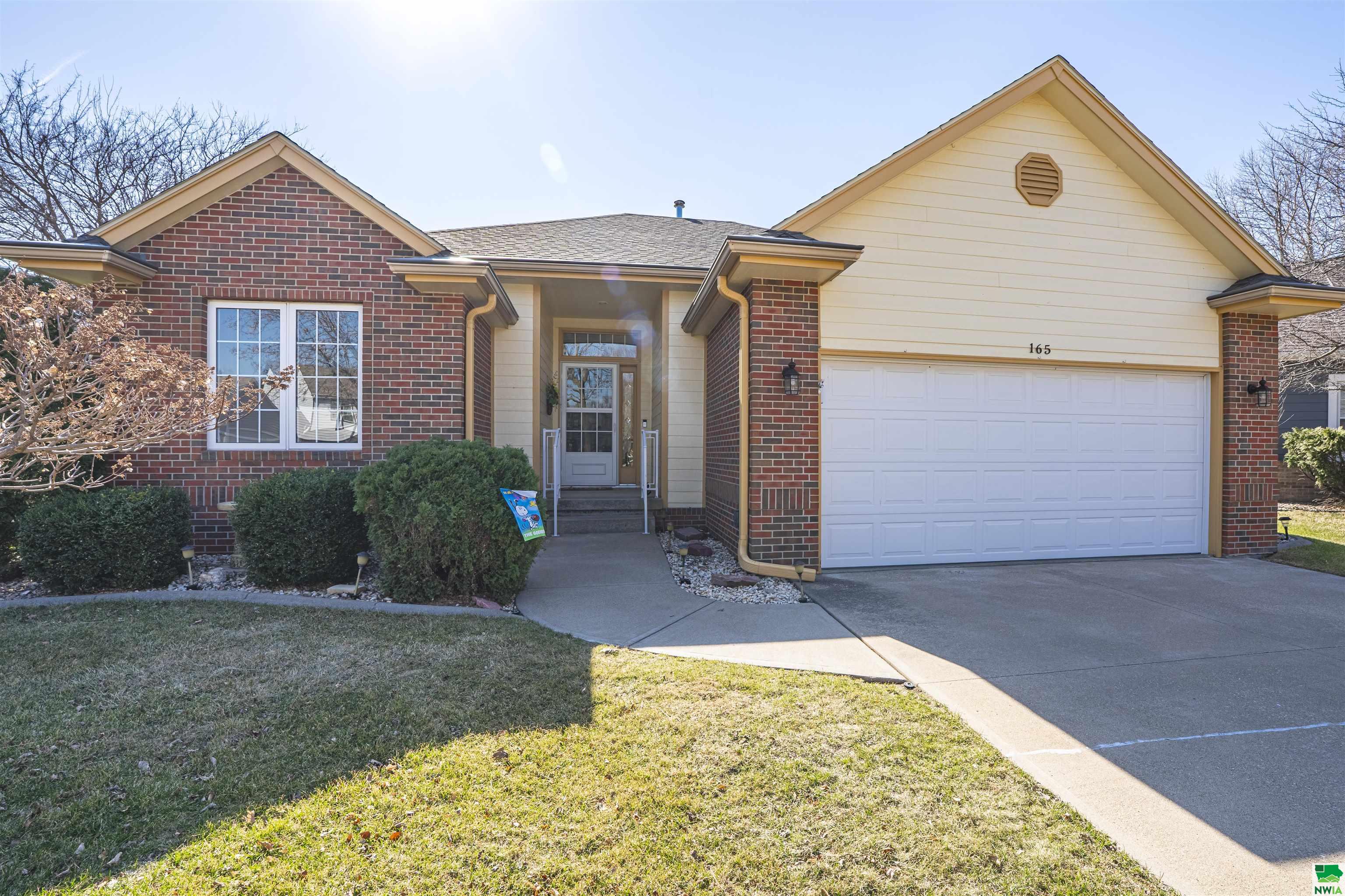 165 Prairie Bend, Dakota Dunes, SD 57049 