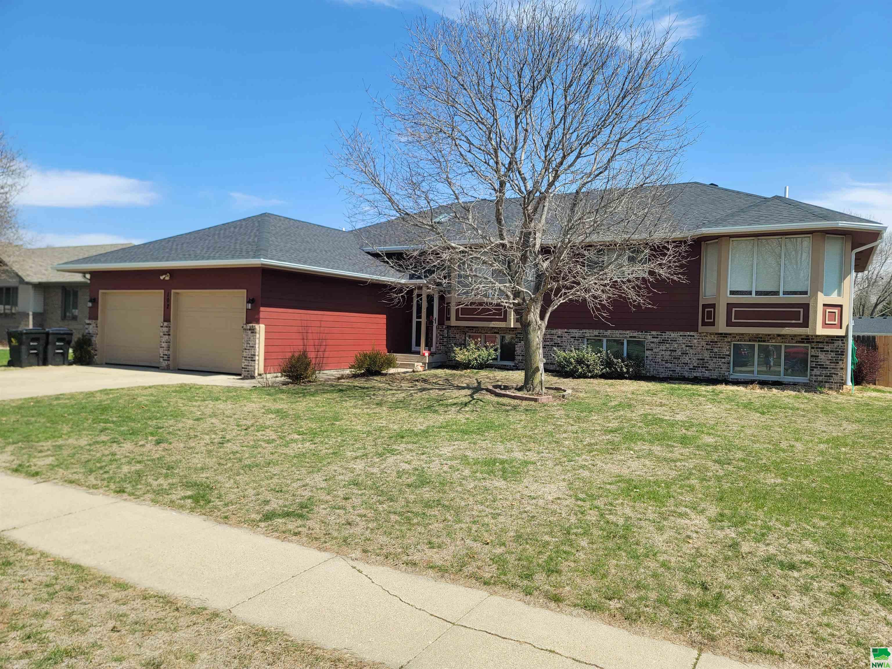 102 SETTLER DR, Sergeant Bluff, IA 51054 