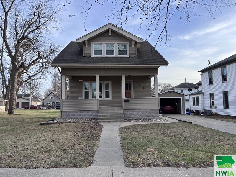 806 10TH ST, Sheldon, IA 51201 