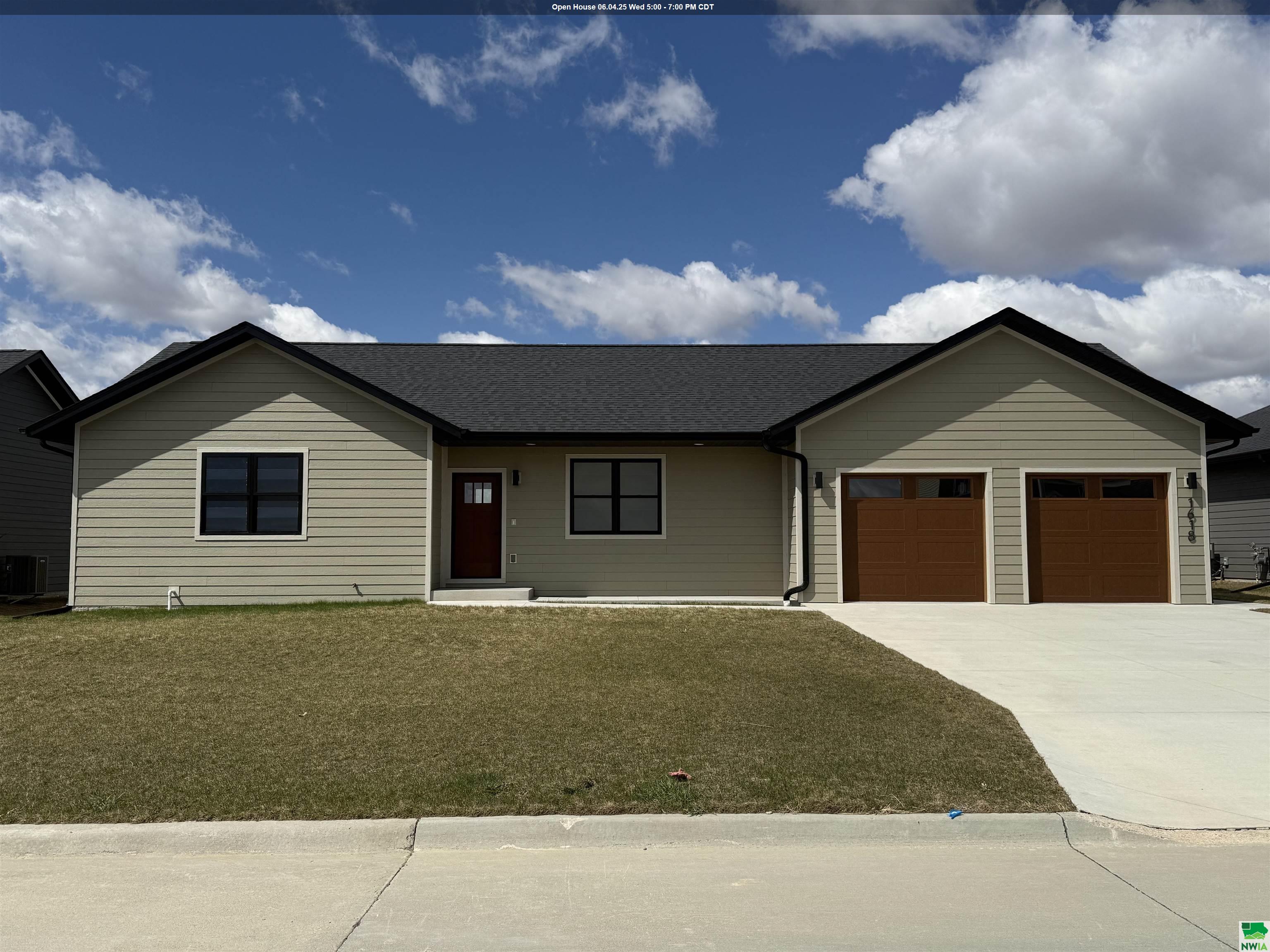 1618 Lincoln Place SE, Orange City, IA 51041 