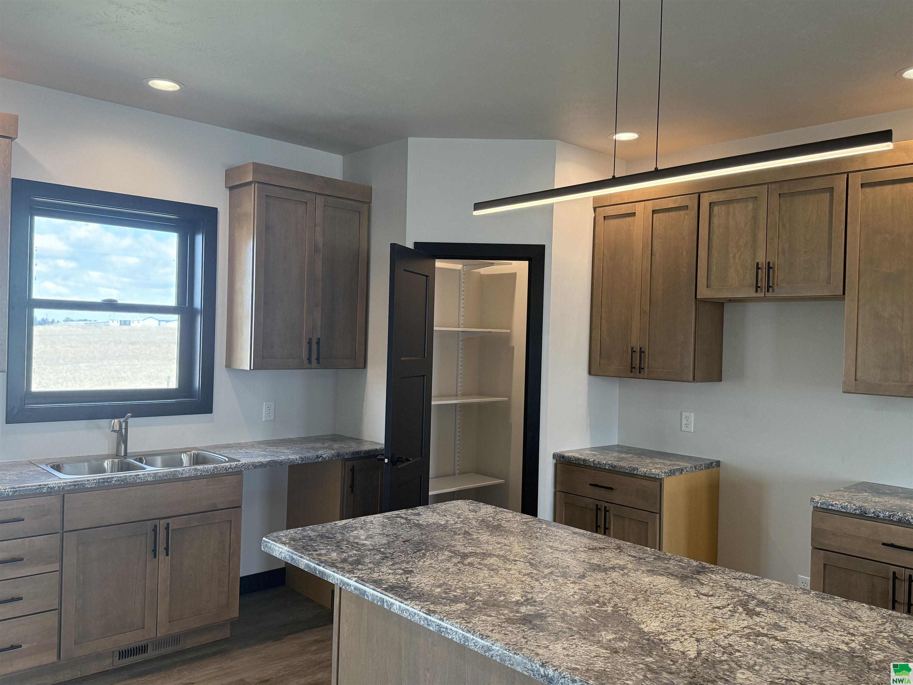 MLS #828305