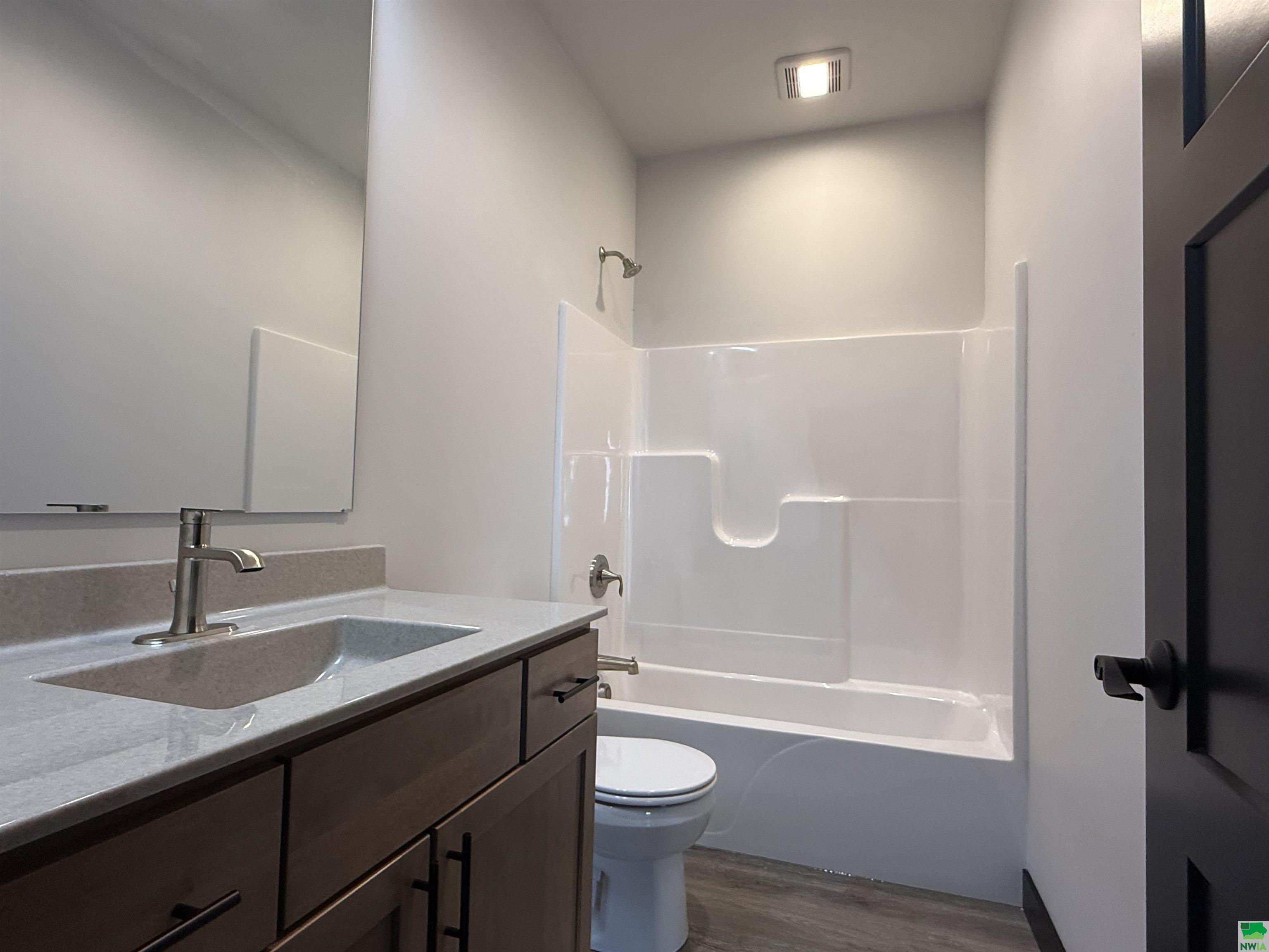 MLS #828305