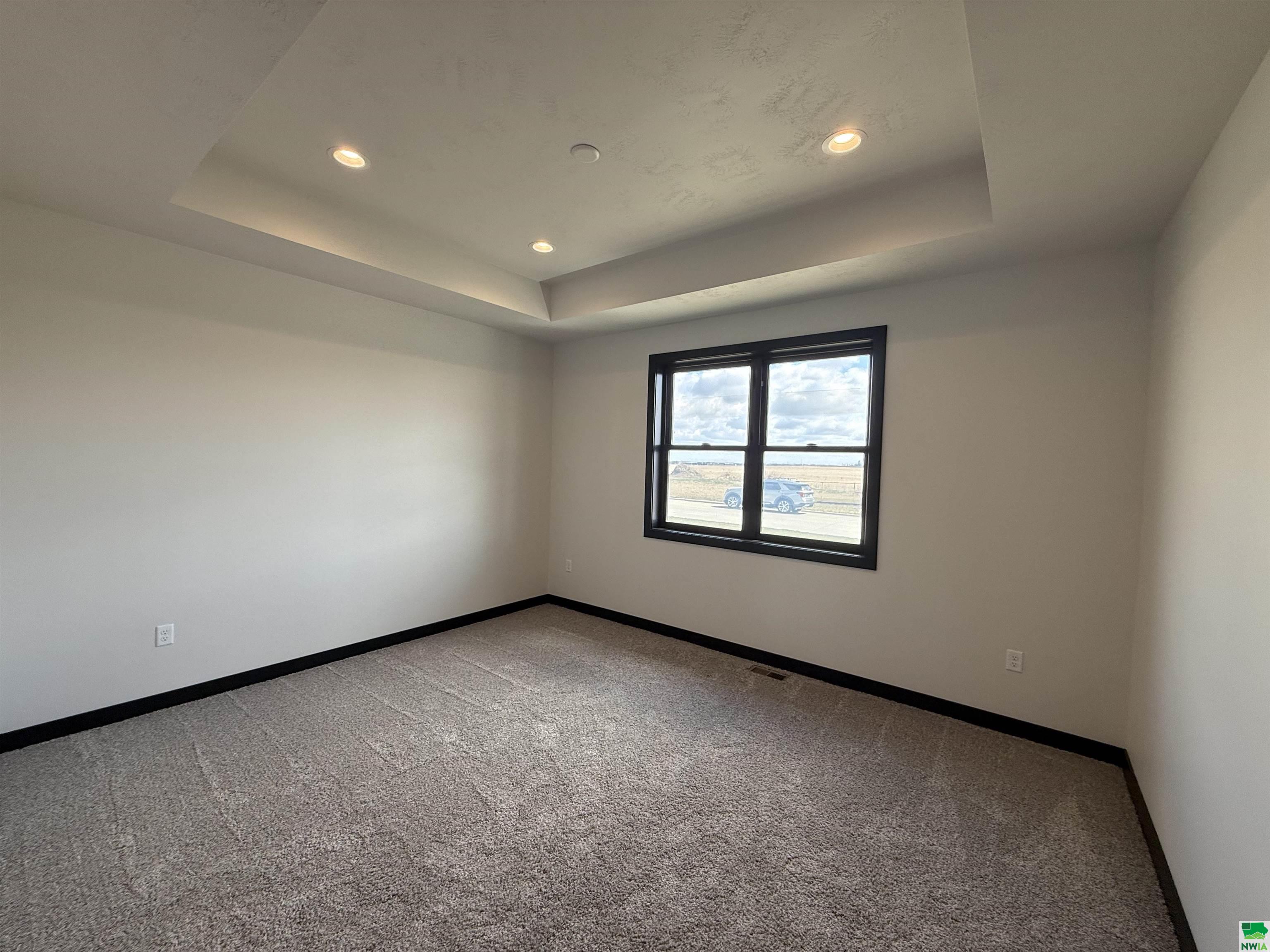 MLS #828305