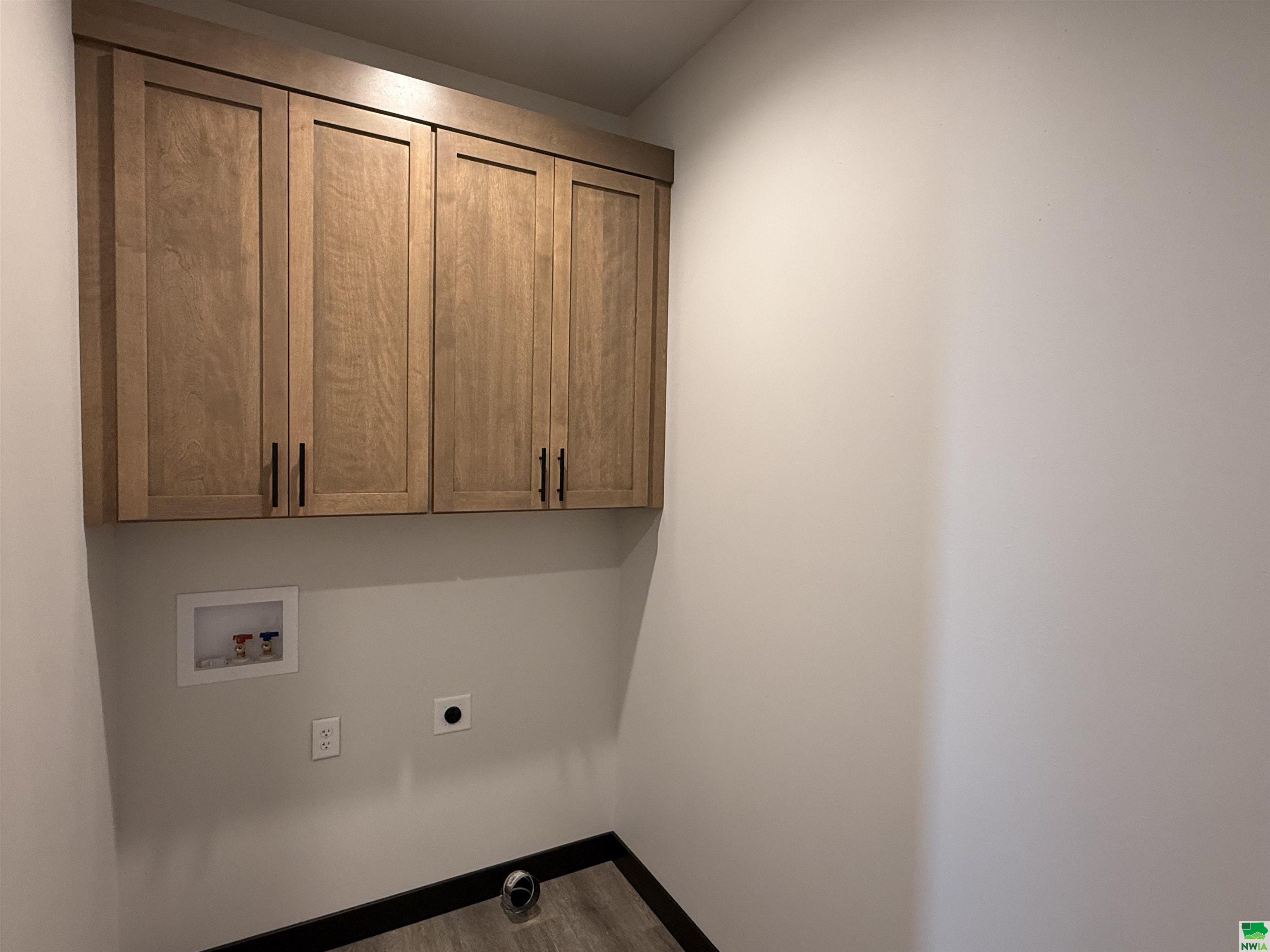 MLS #828305