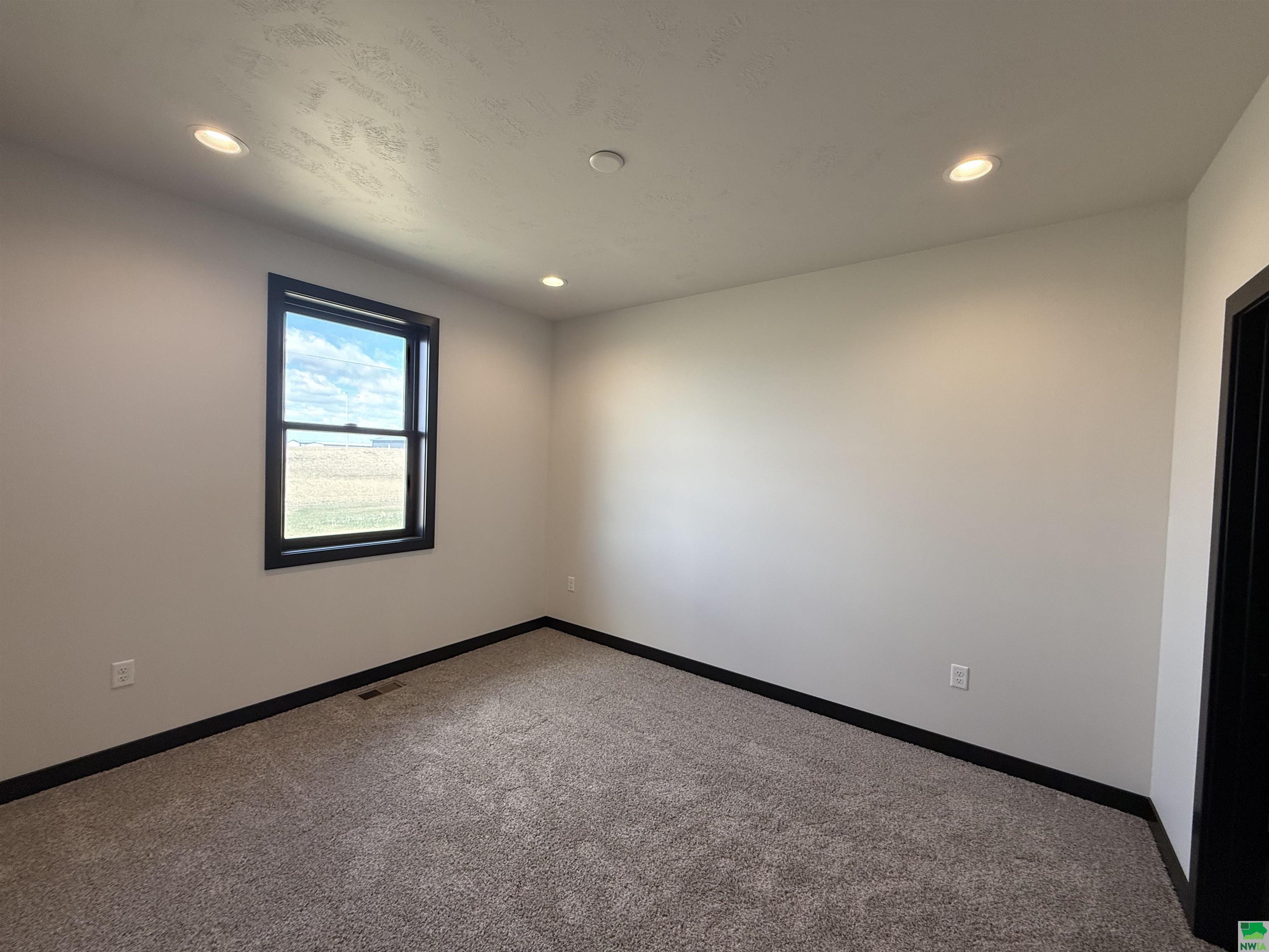 MLS #828305