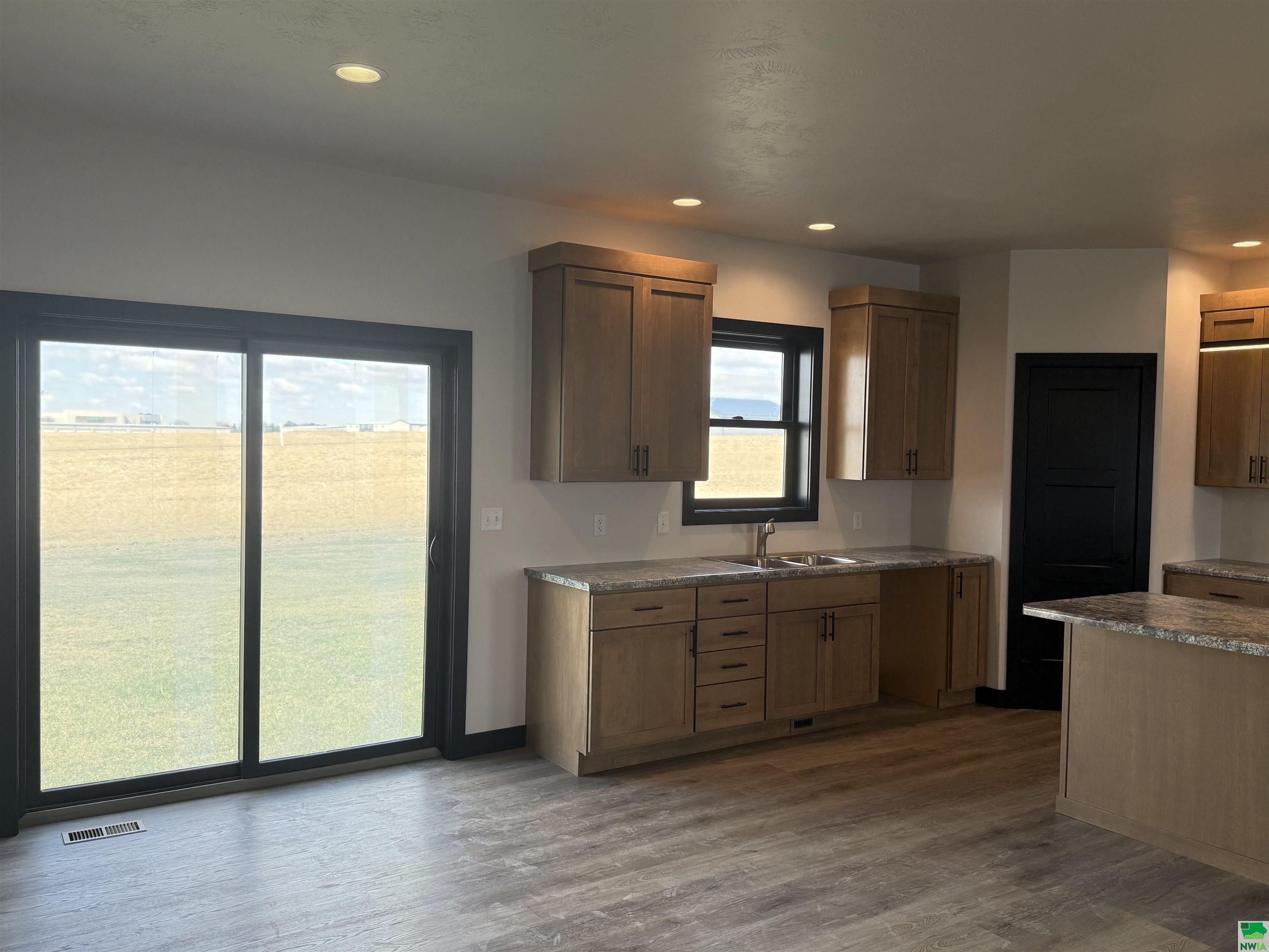 MLS #828305